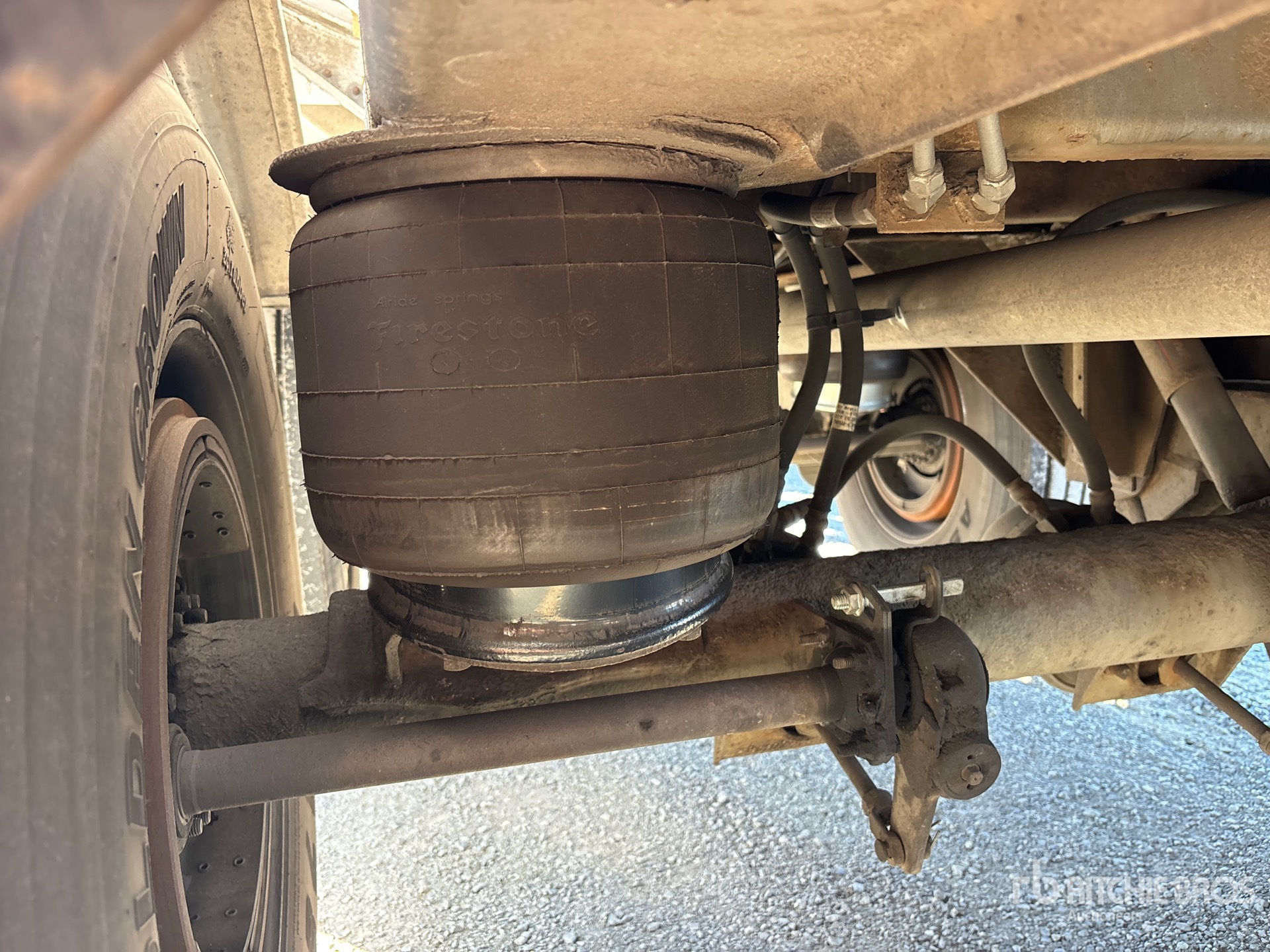 2009 Advance 32500 L Tri/A Super B-Train Lead