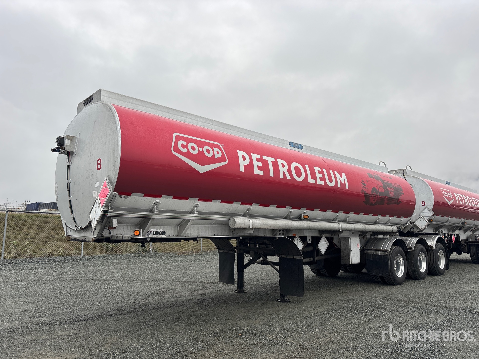 2009 Advance 32500 L Tri/A Super B-Train Lead