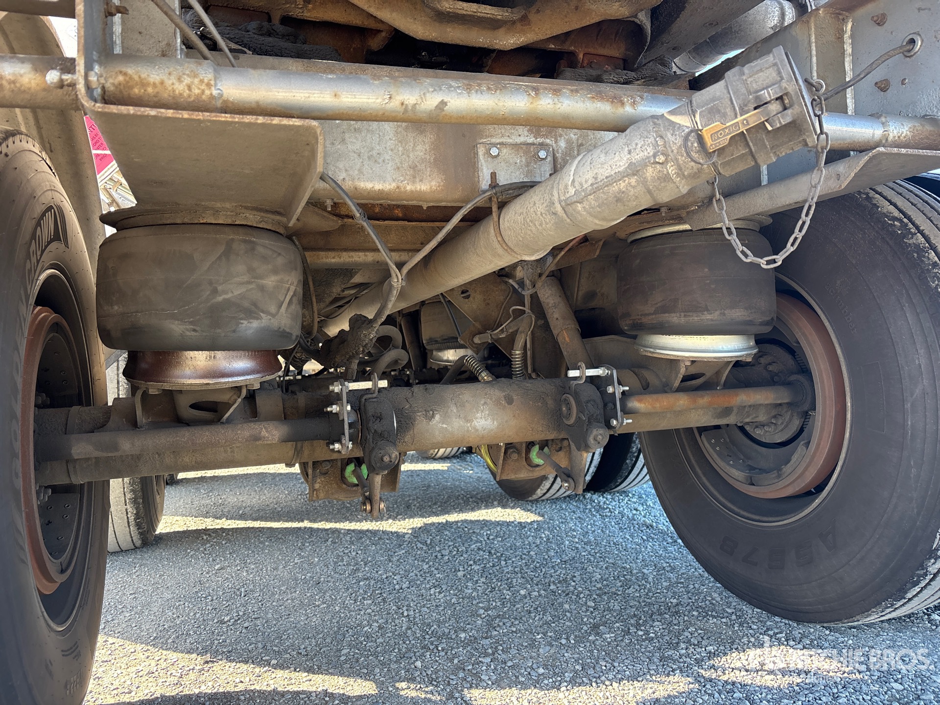 2009 Advance 32500 L Tri/A Super B-Train Lead