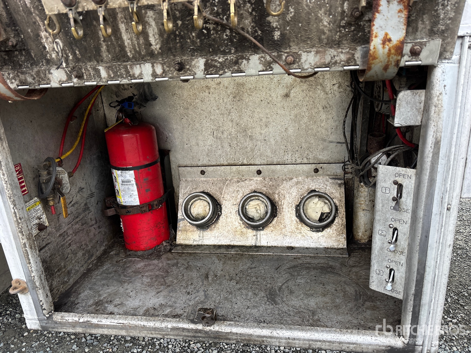 2007 Advance 35500 L Tri/A Super B-Train Lead