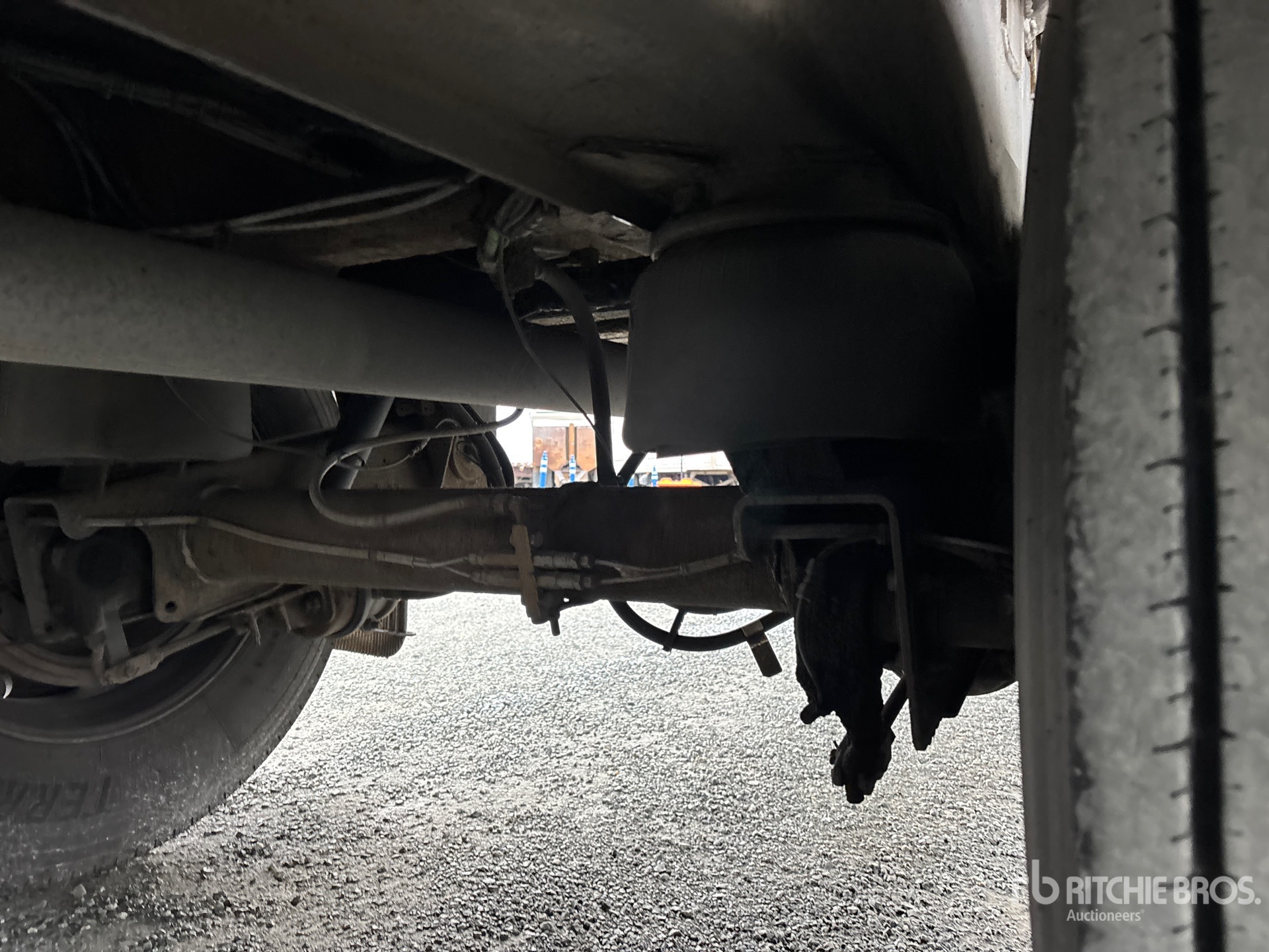 2007 Advance 35500 L Tri/A Super B-Train Lead