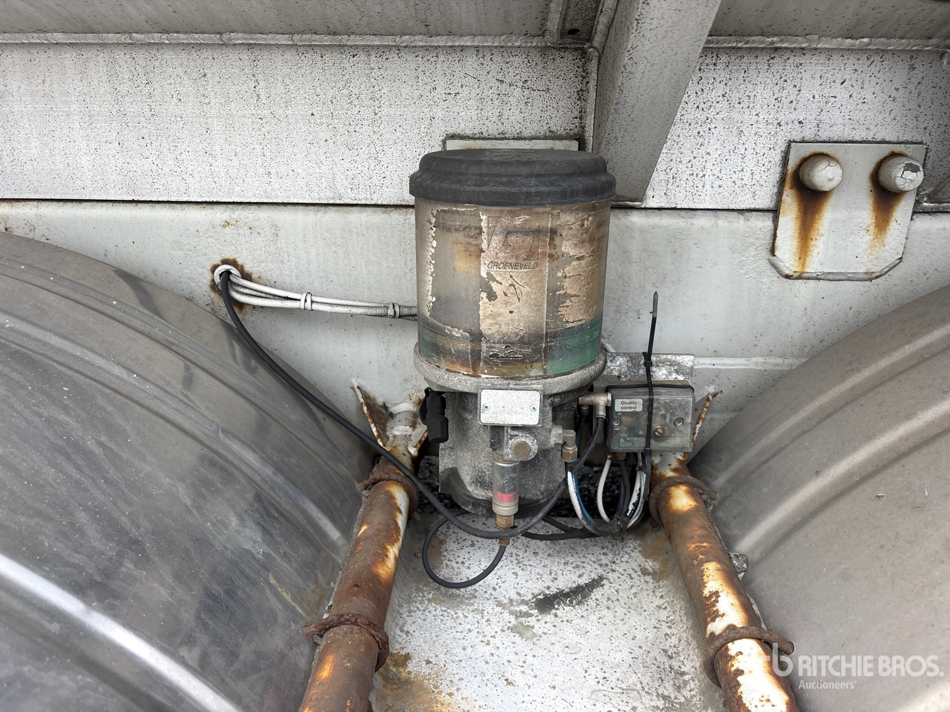 2007 Advance 35500 L Tri/A Super B-Train Lead