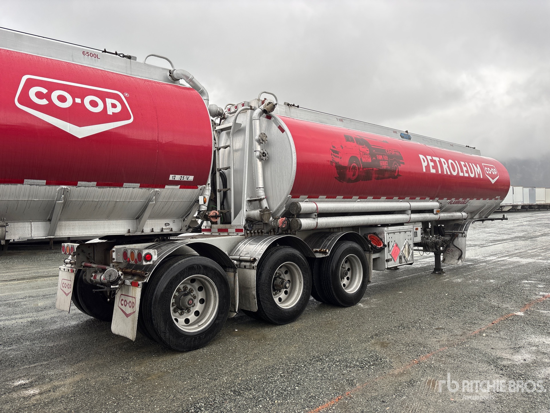 2007 Advance 35500 L Tri/A Super B-Train Lead
