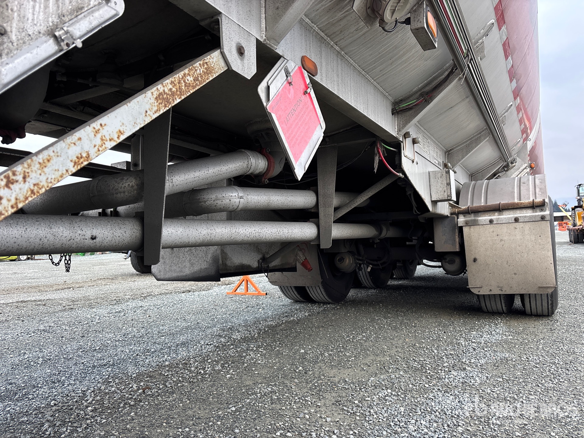 2007 Advance 35500 L Tri/A Super B-Train Lead