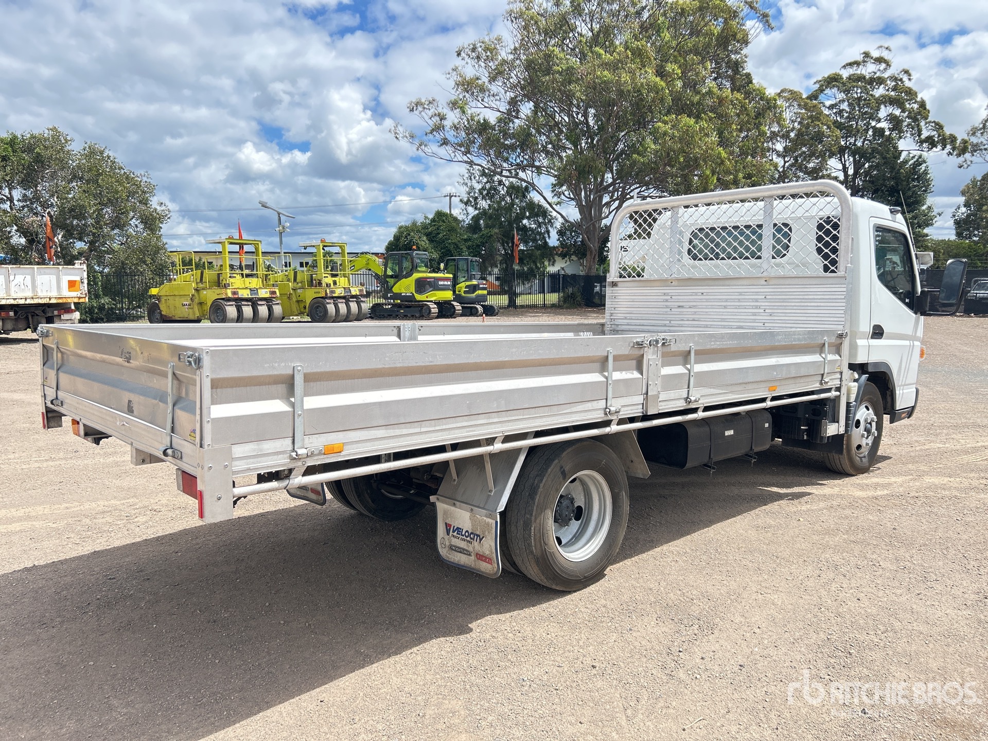 2020 Mitsubishi CANTER