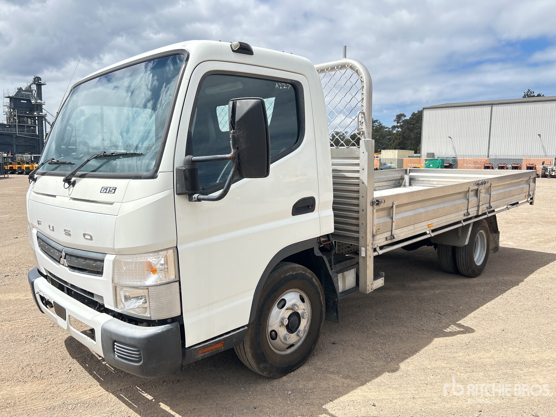 2020 Mitsubishi CANTER