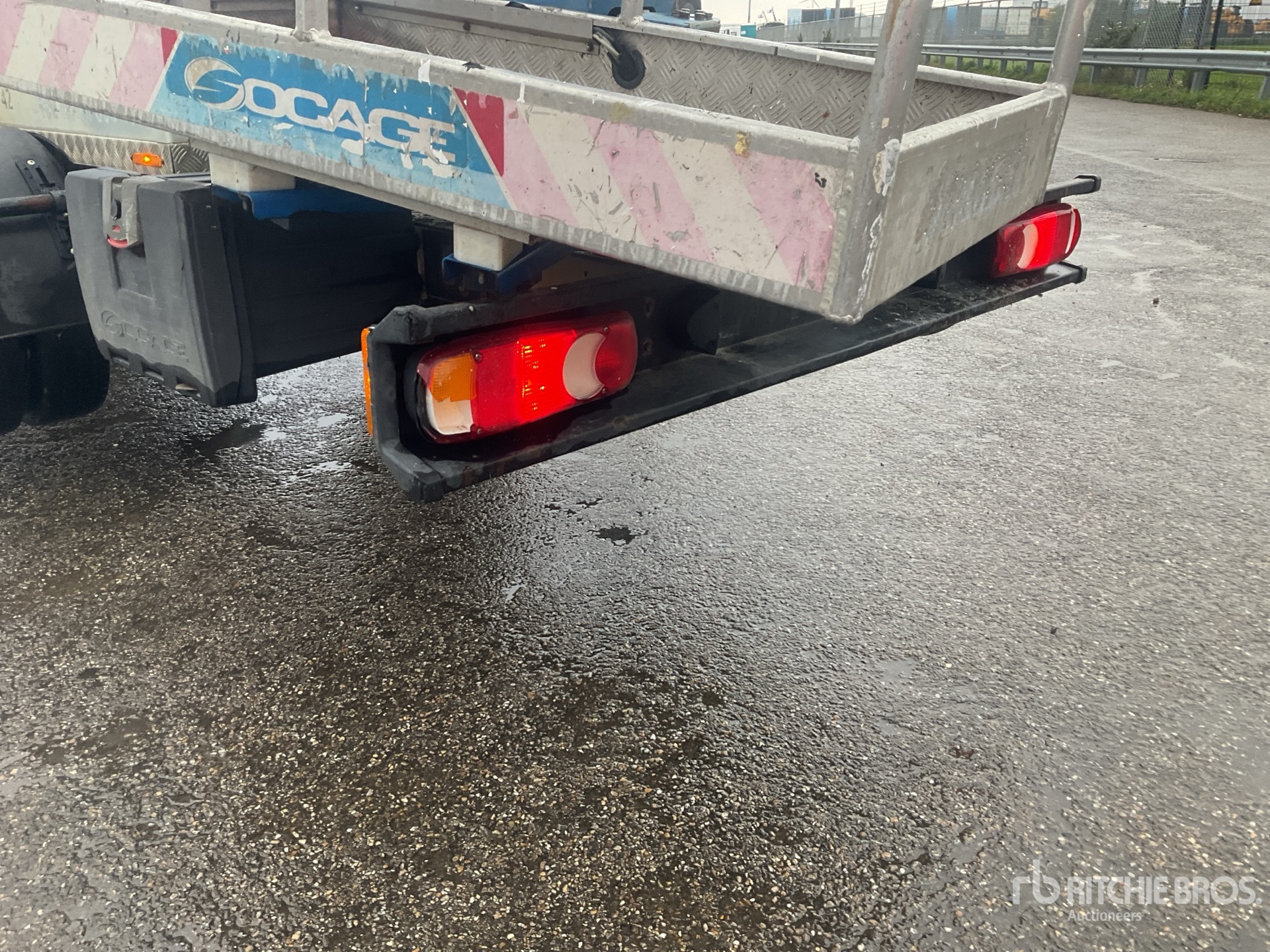 2017 Nissan NT400