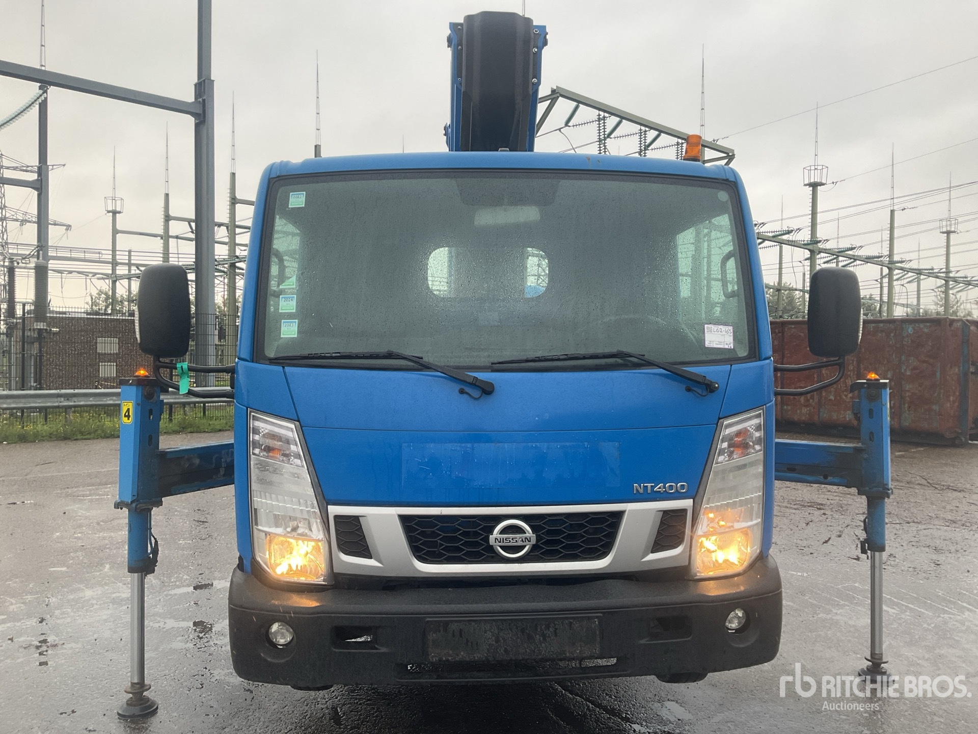 2017 Nissan NT400