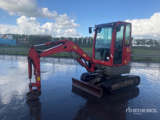 2017 Volvo ECR25D Mini Excavator: <6.6t
