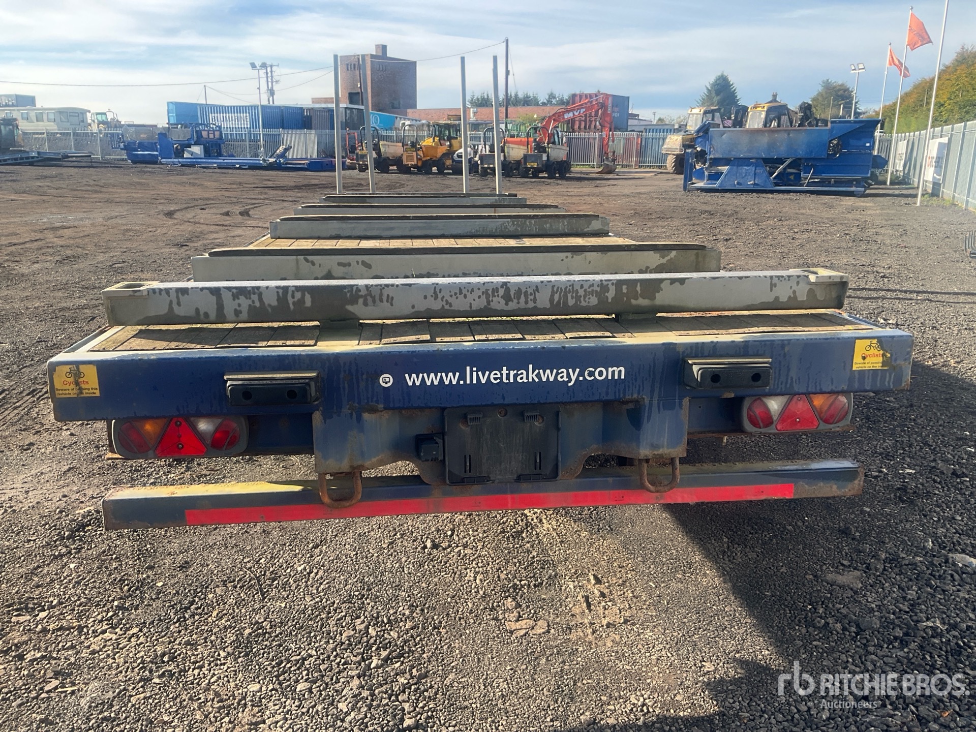 2017 SDC 24 TON 8 M TRI/A DRAWBAR