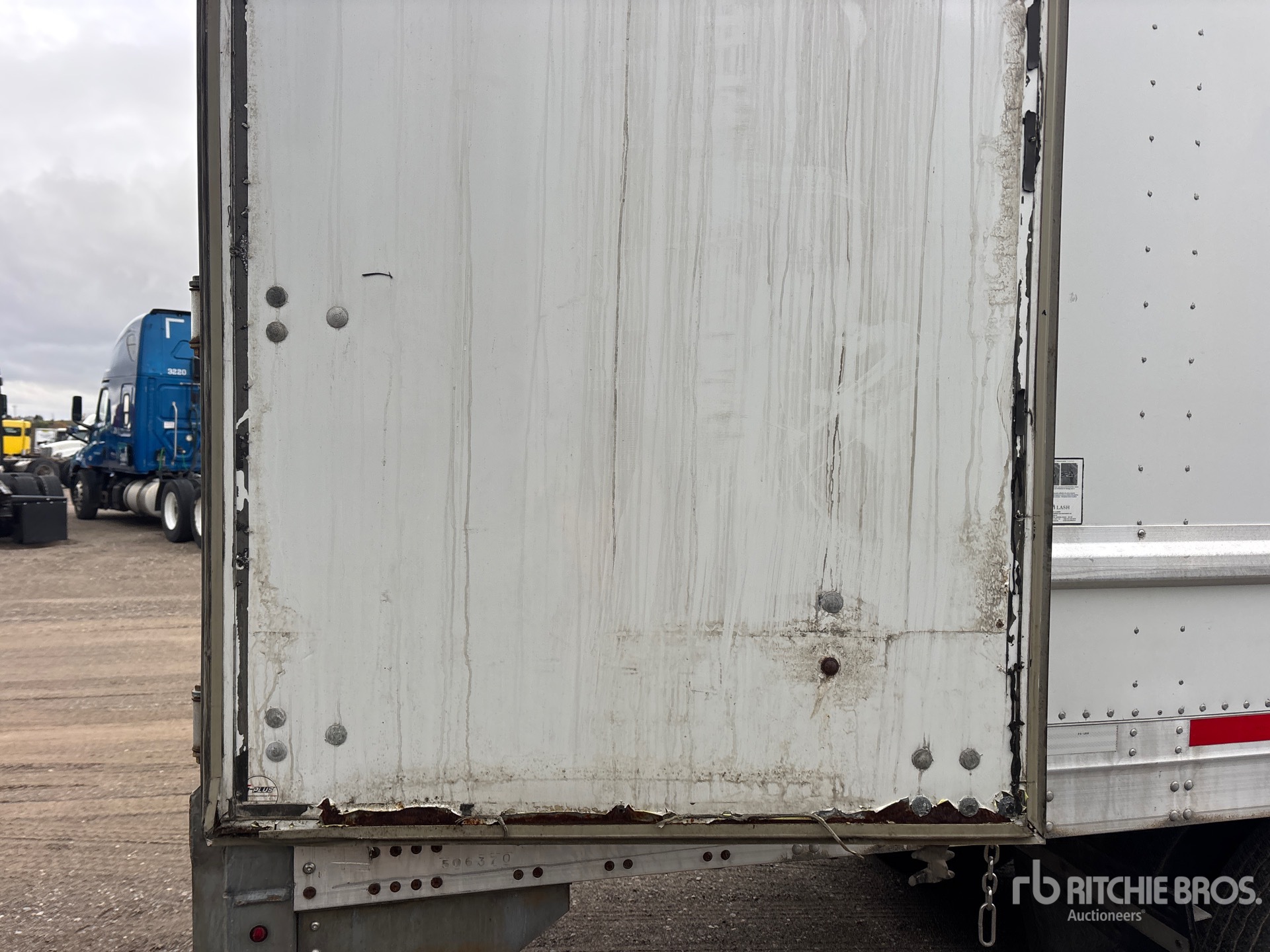2015 Vanguard 53 FT X 102 IN T/A HEATED