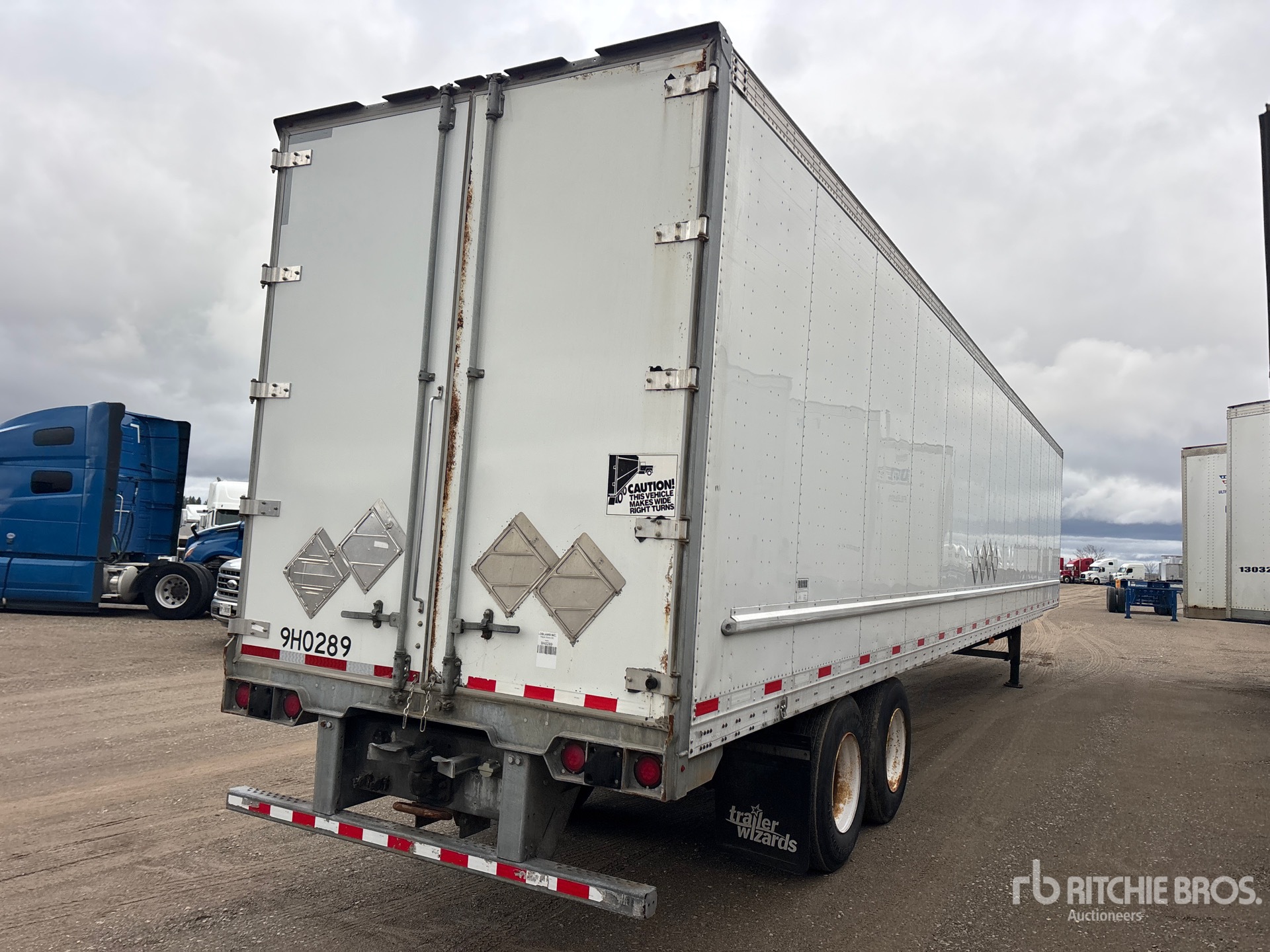 2015 Vanguard 53 FT X 102 IN T/A HEATED