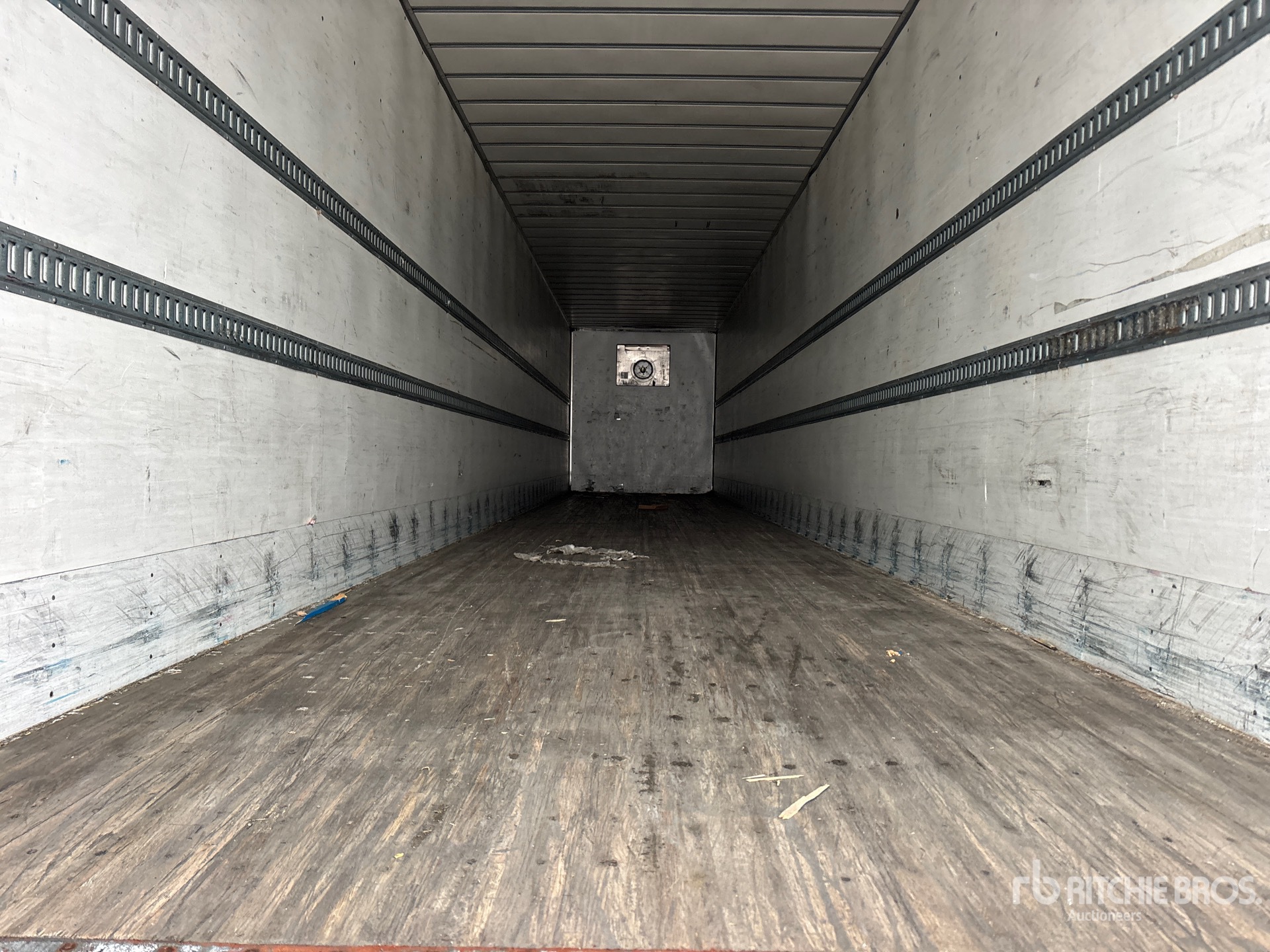 2015 Vanguard 53 FT X 102 IN T/A HEATED