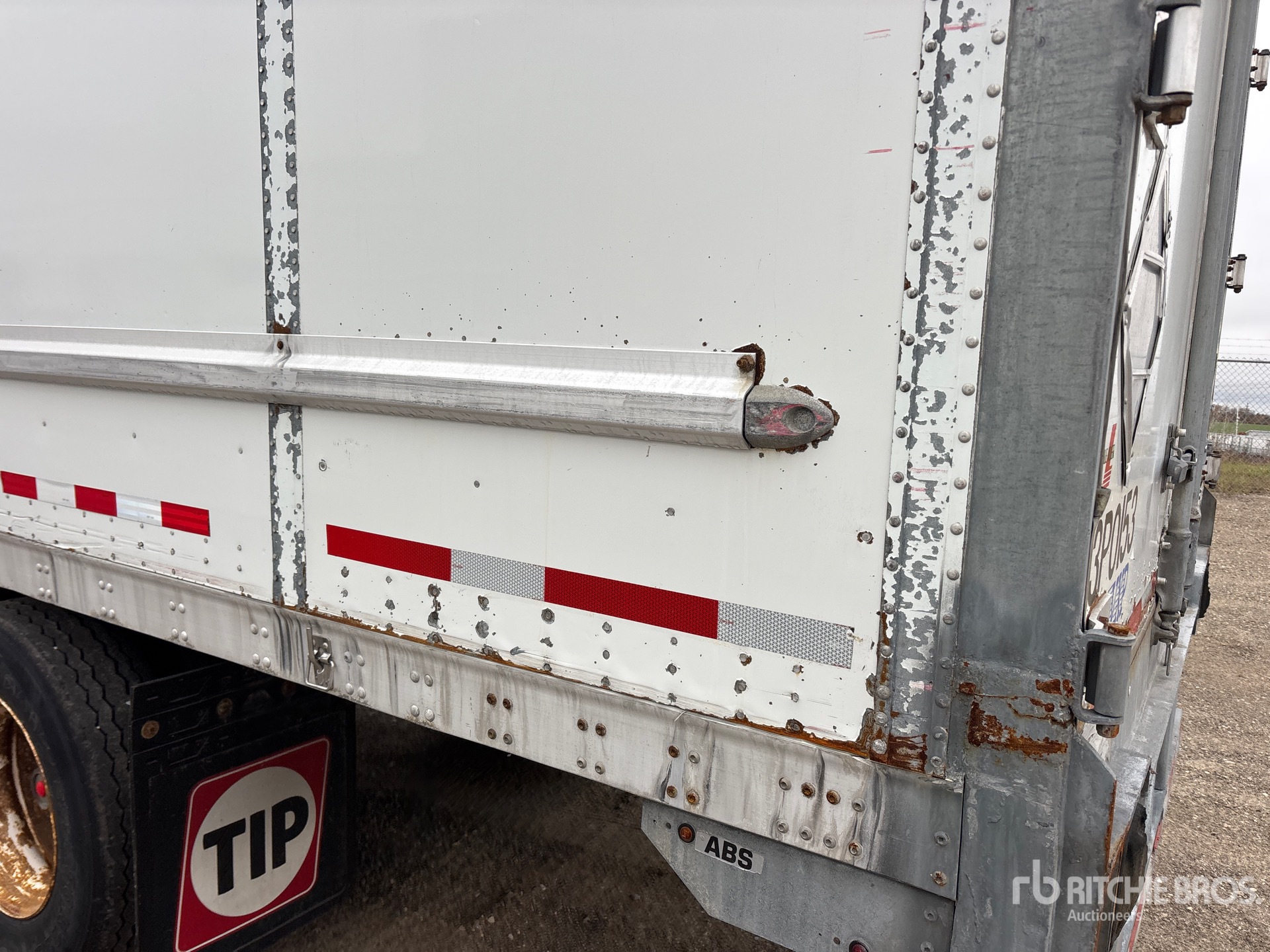 2012 Vanguard 53 FT X 102 IN TRI/A