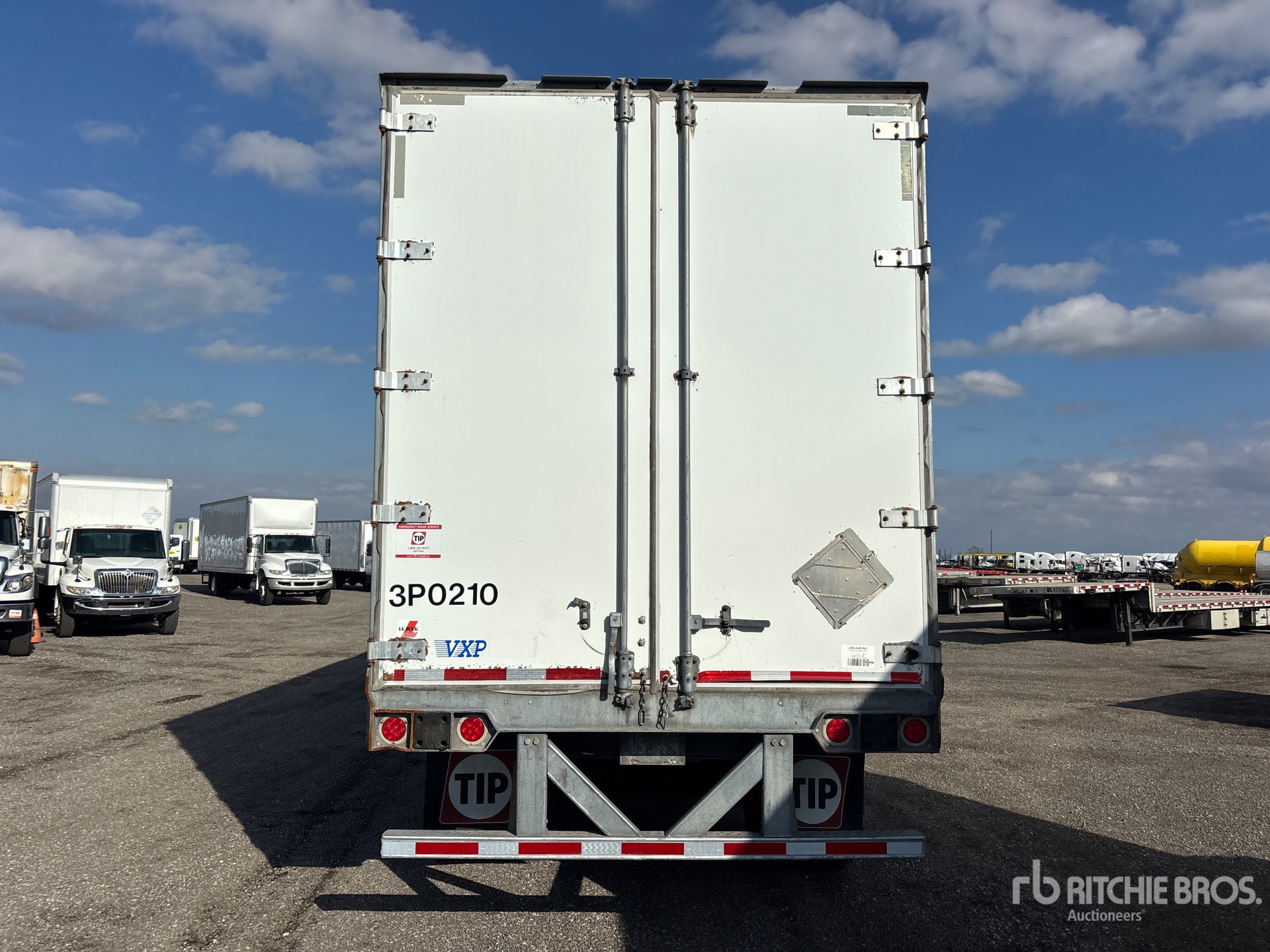 2013 Vanguard 53 FT X 102 IN TRI/A