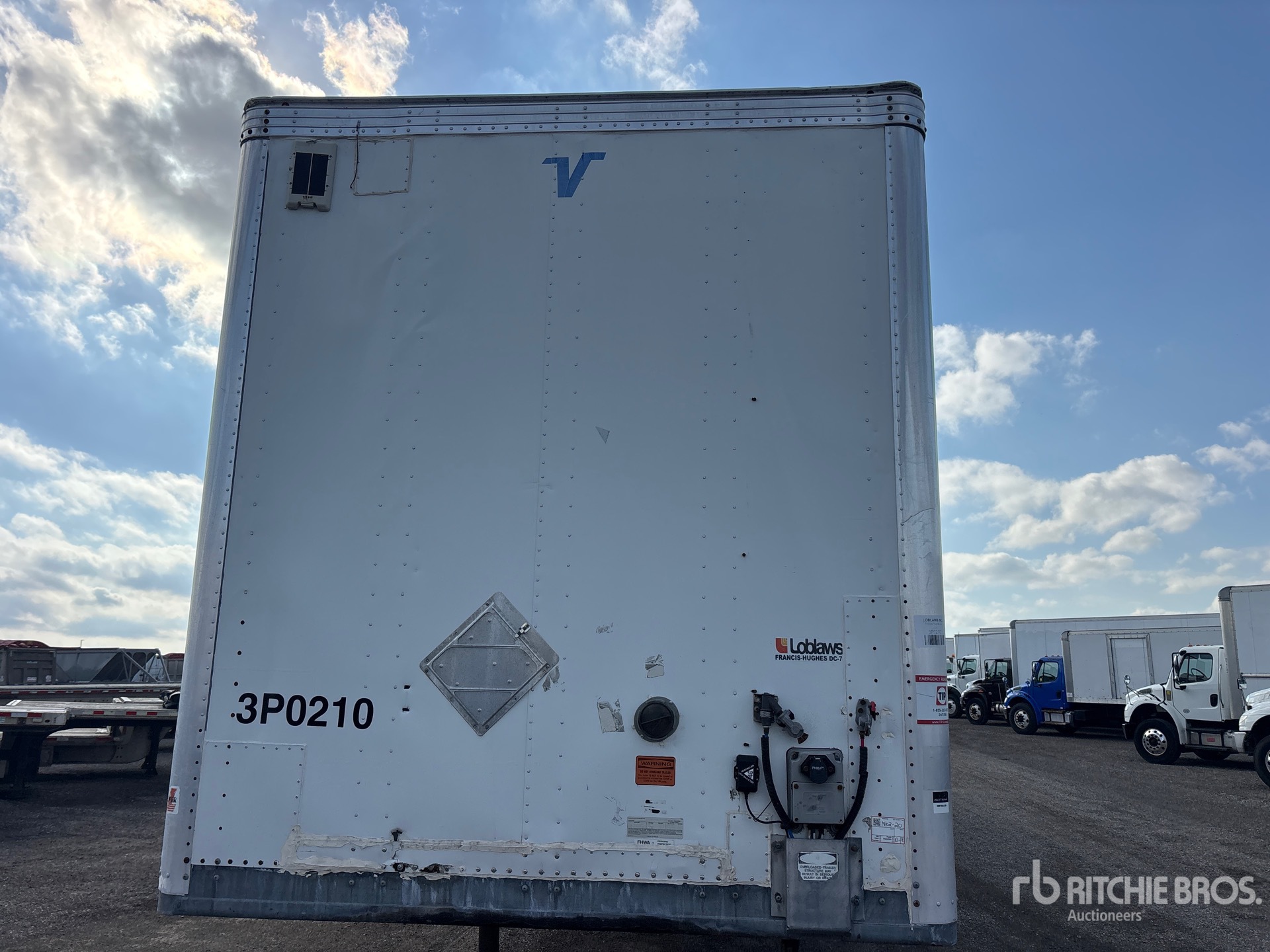 2013 Vanguard 53 FT X 102 IN TRI/A