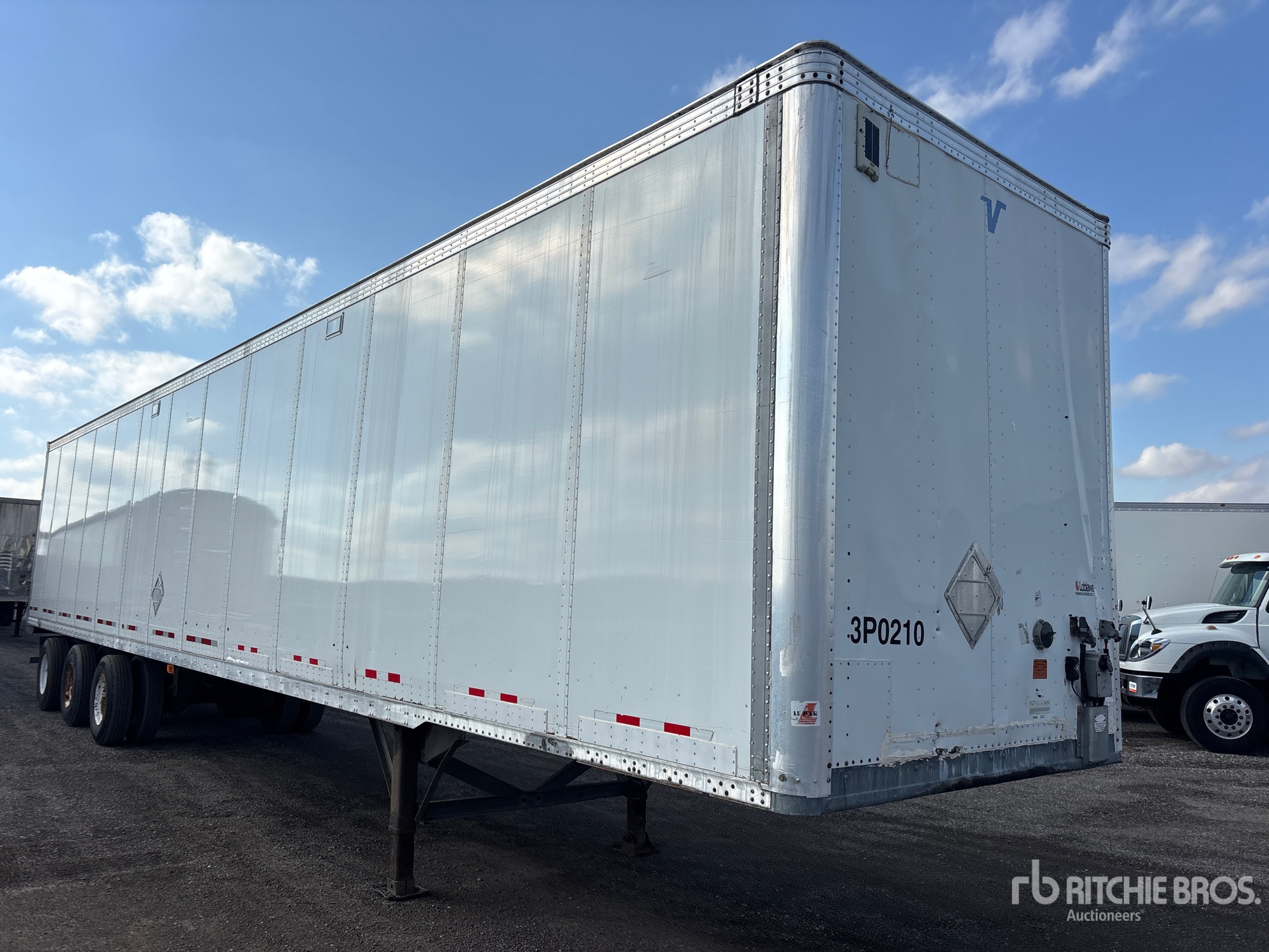 2013 Vanguard 53 FT X 102 IN TRI/A