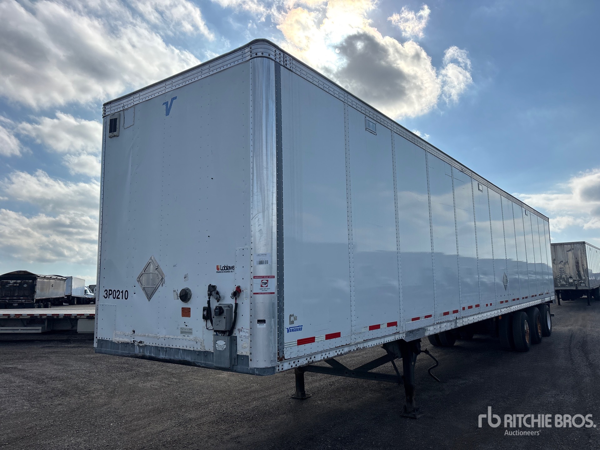 Photo of 2013 Vanguard 53 ft x 102 in Tri/A