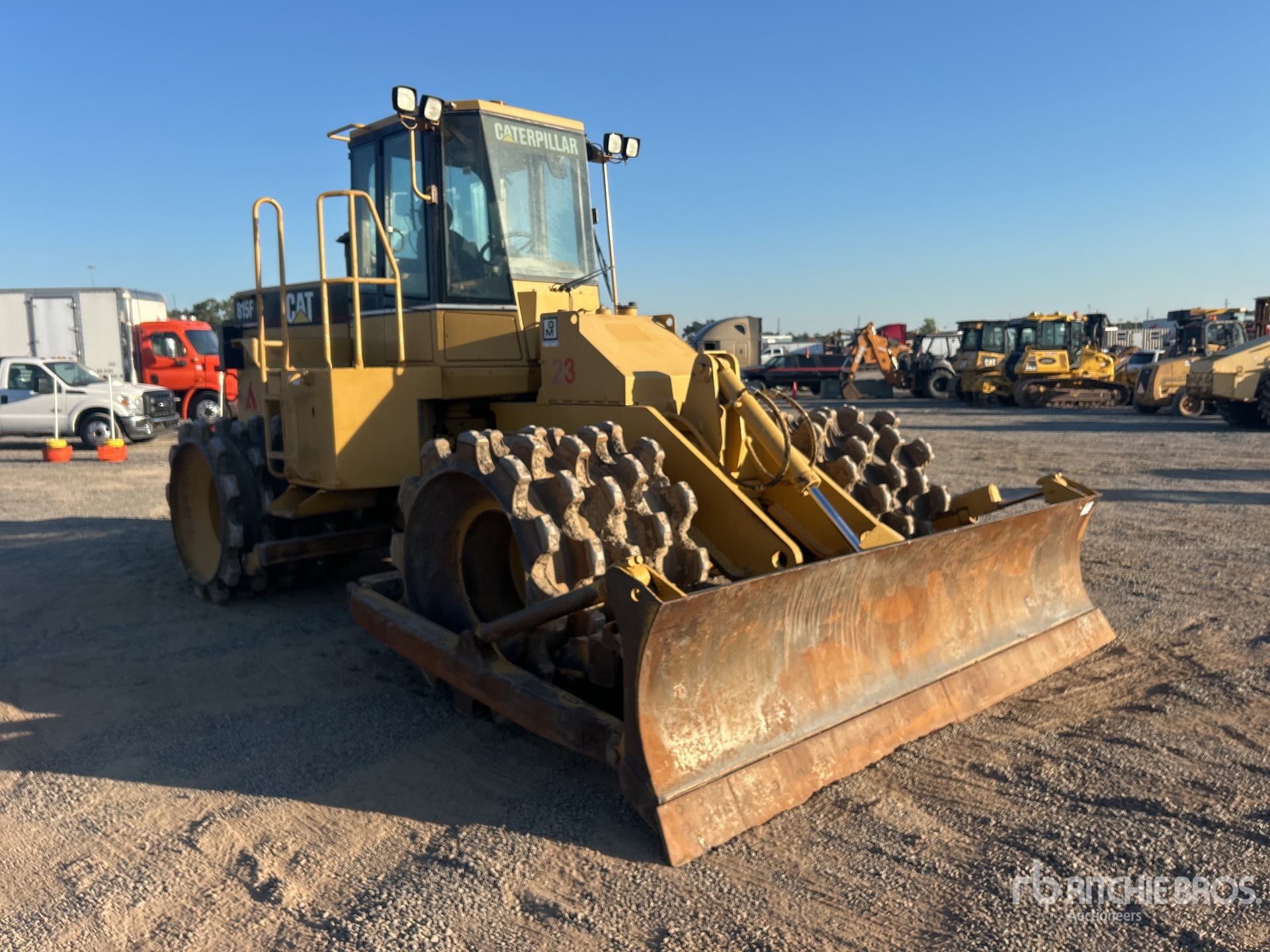 2002 Caterpillar 815F
