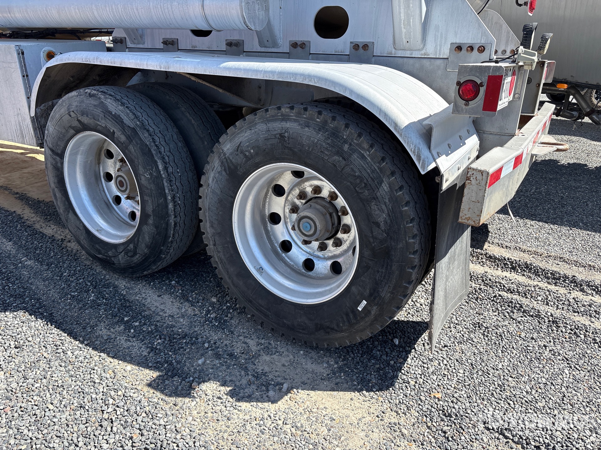 2013 Heil 8400 GAL T/A