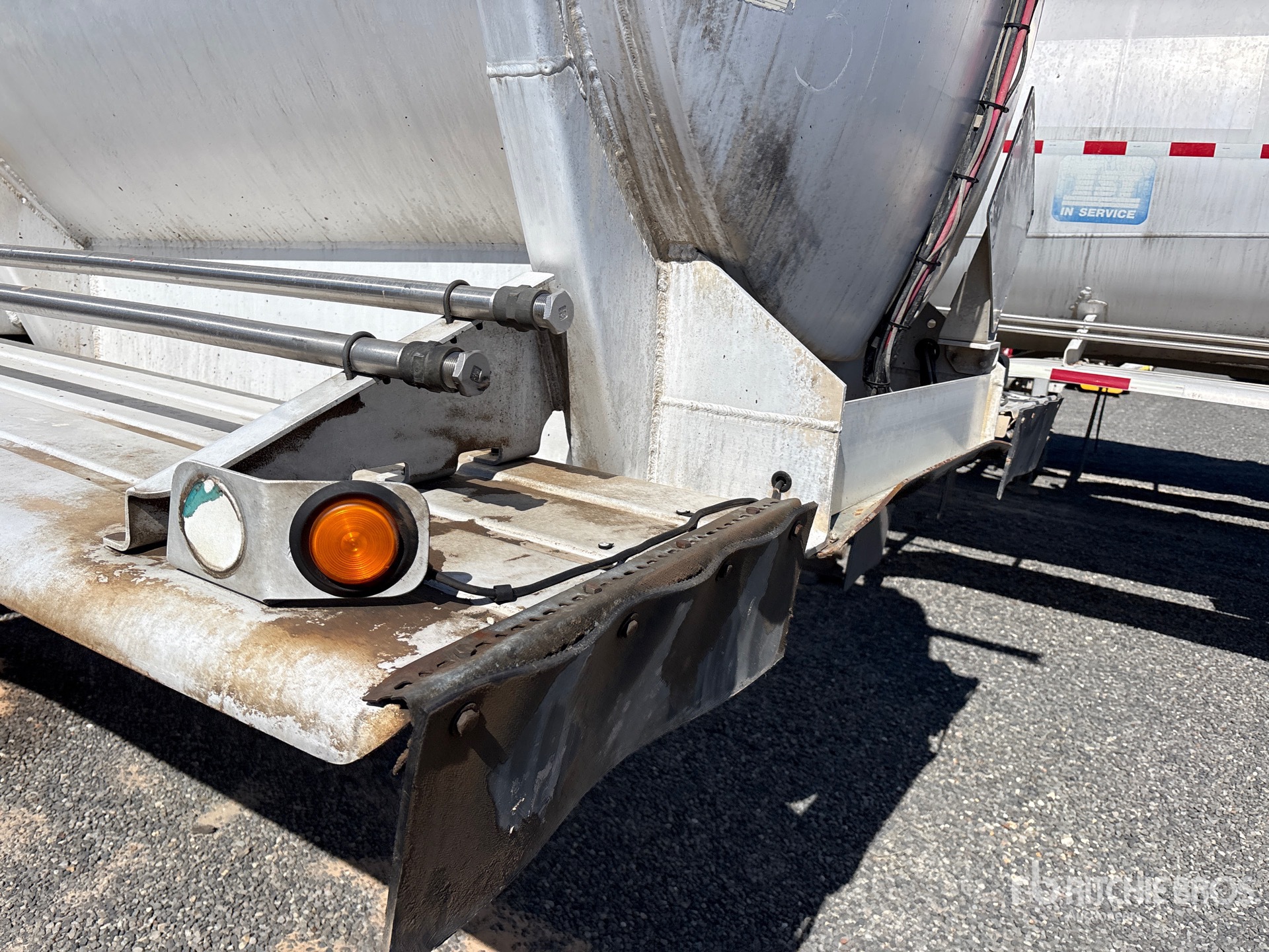 2011 Polar 8400 GAL T/A