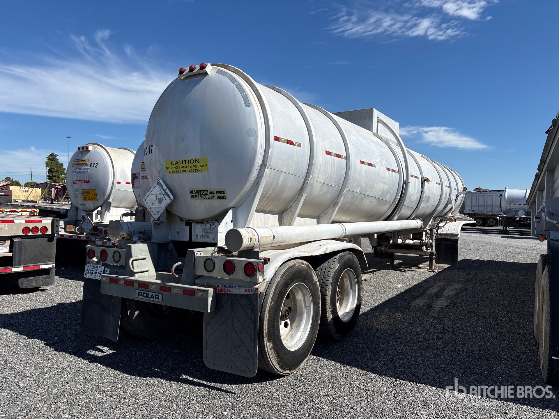 2011 Polar 8400 GAL T/A