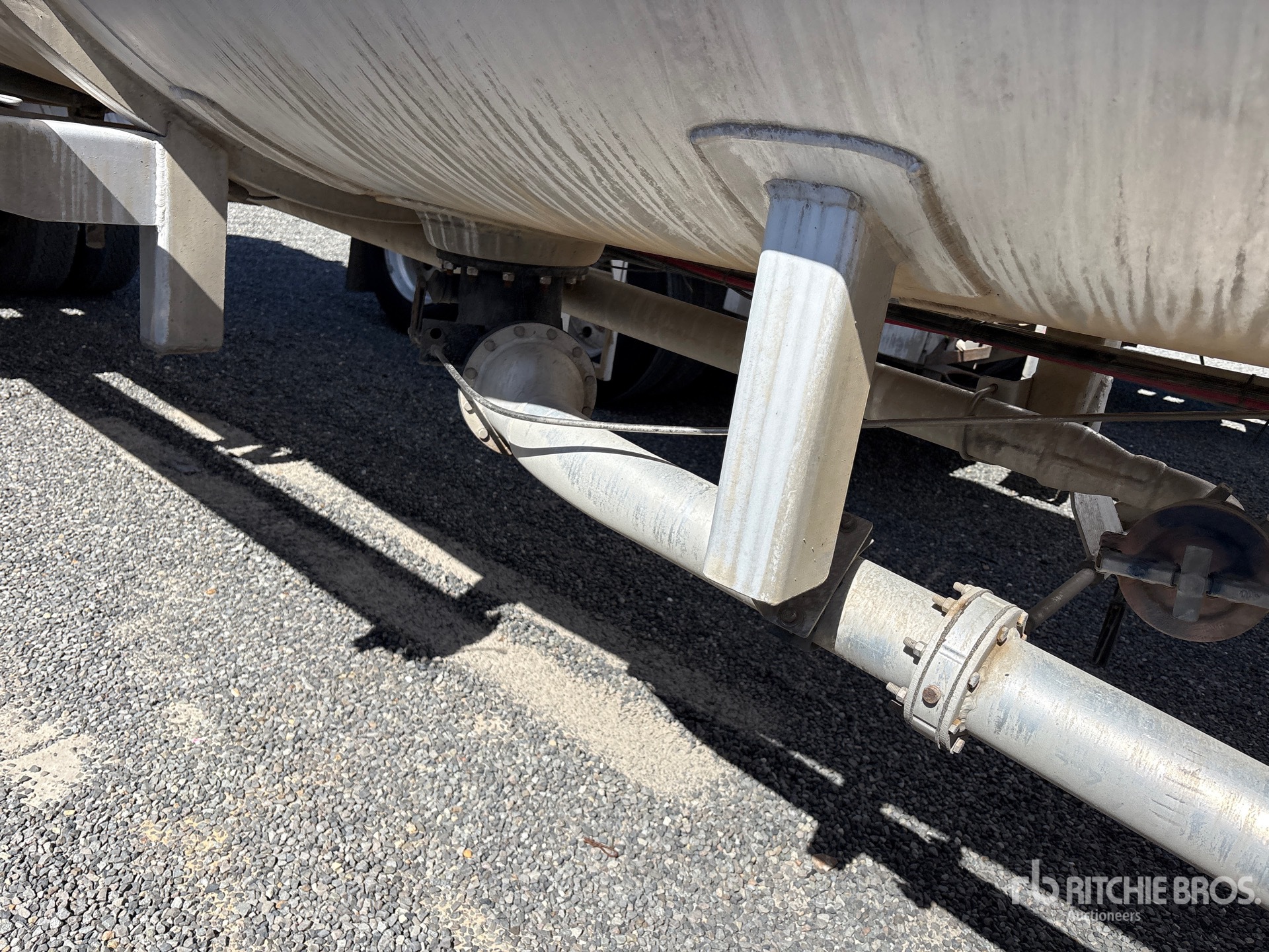 2011 Polar 8400 GAL T/A