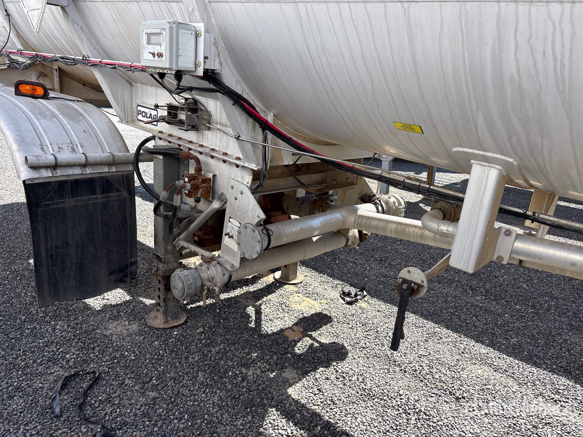 2011 Polar 8400 GAL T/A
