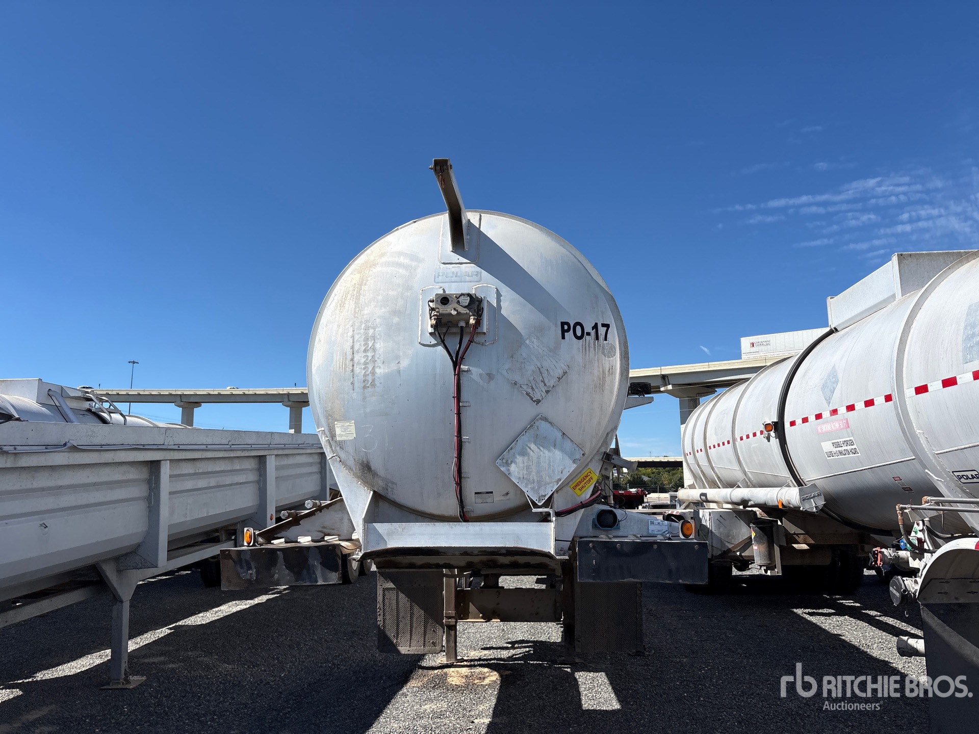 2011 Polar 8400 GAL T/A