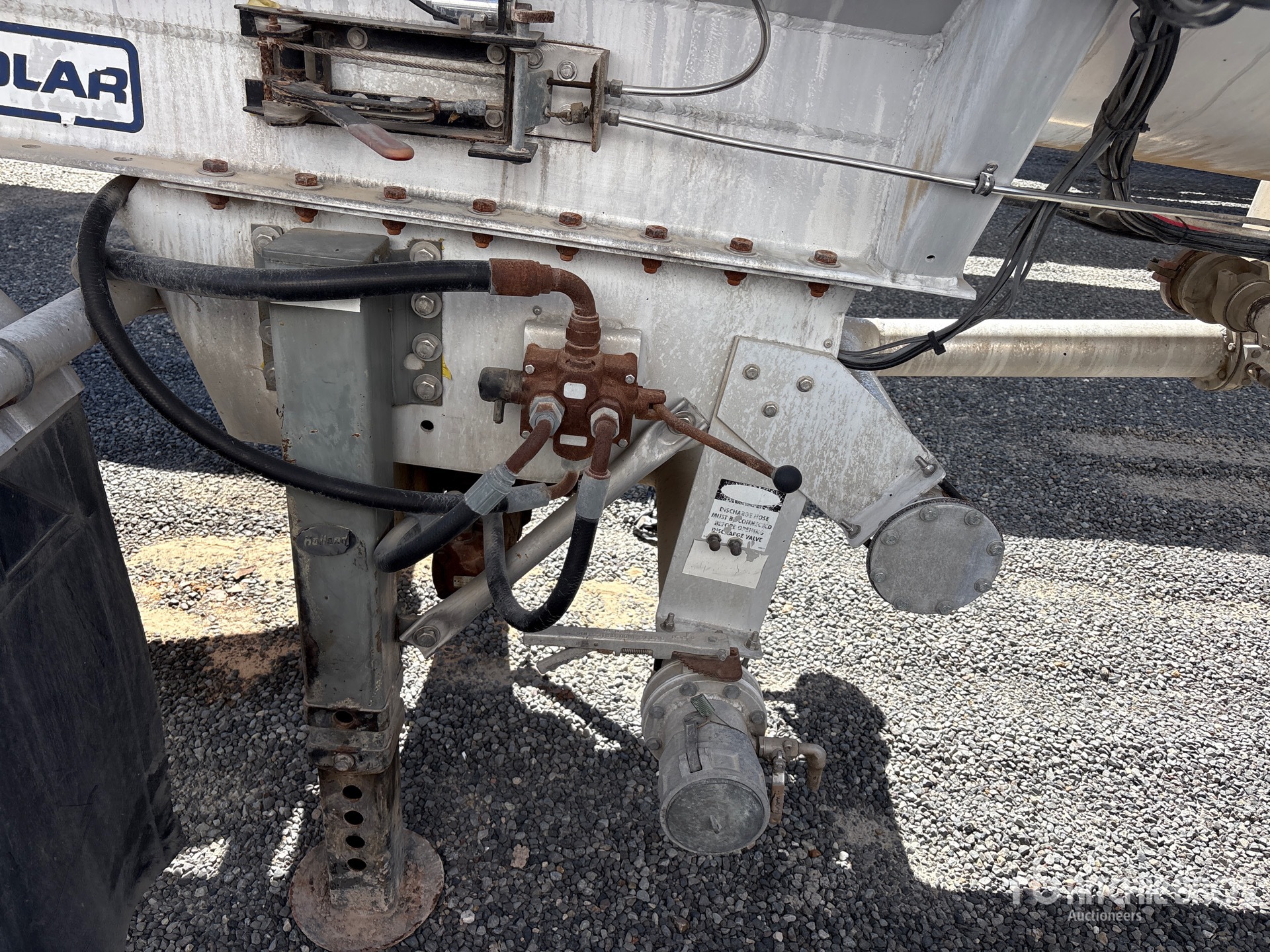 2011 Polar 8400 GAL T/A