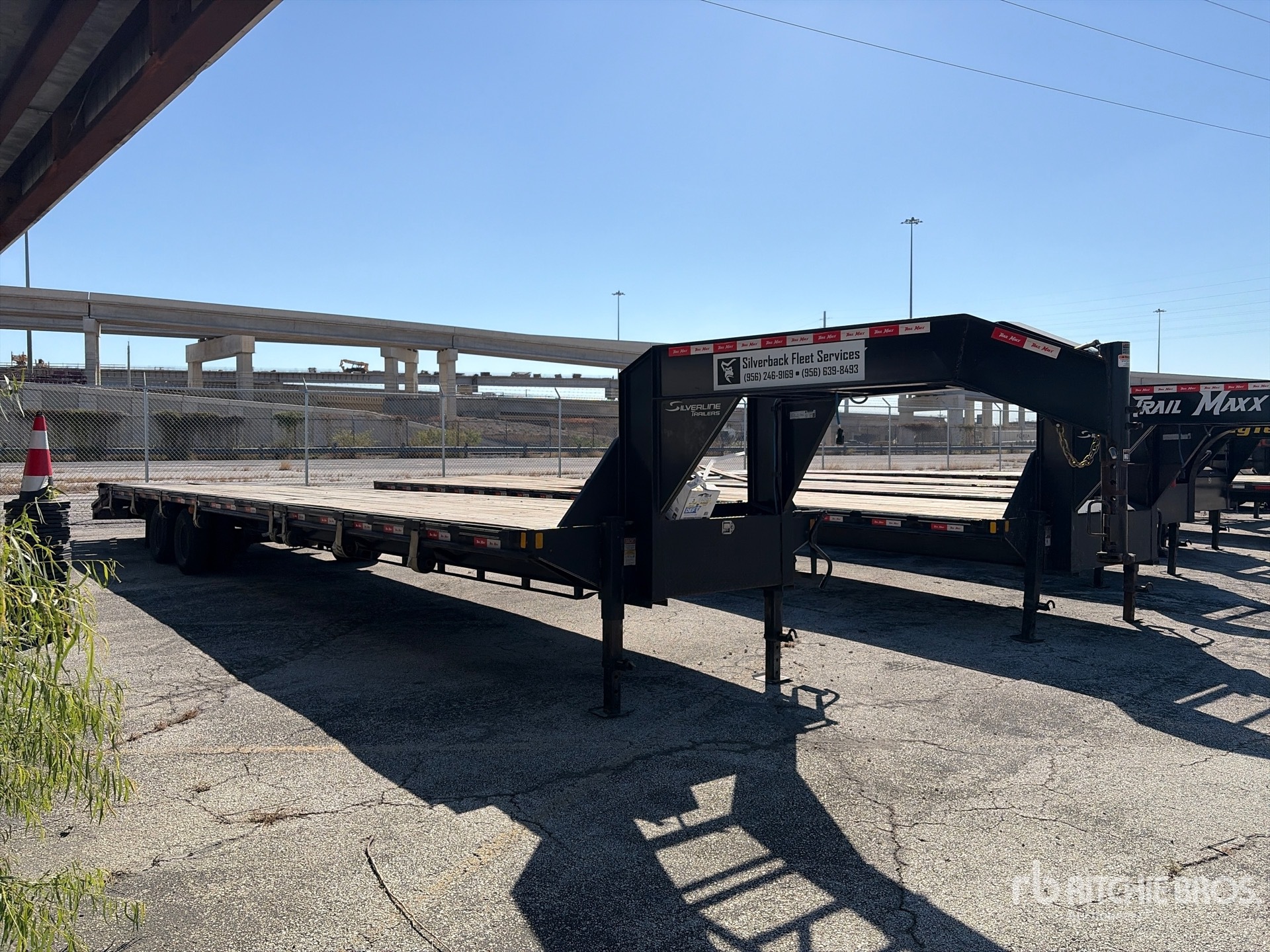 2025 TRAIL MAXX 40 ft T/A Gooseneck