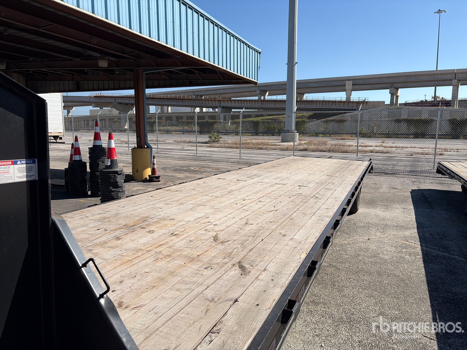 2025 TRAIL MAXX 40 ft T/A Gooseneck