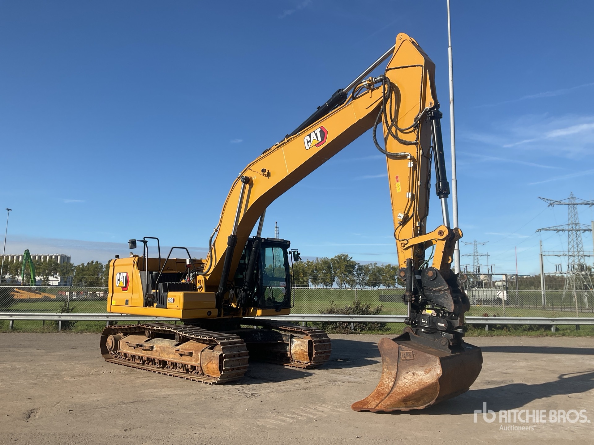 2021 Caterpillar 330