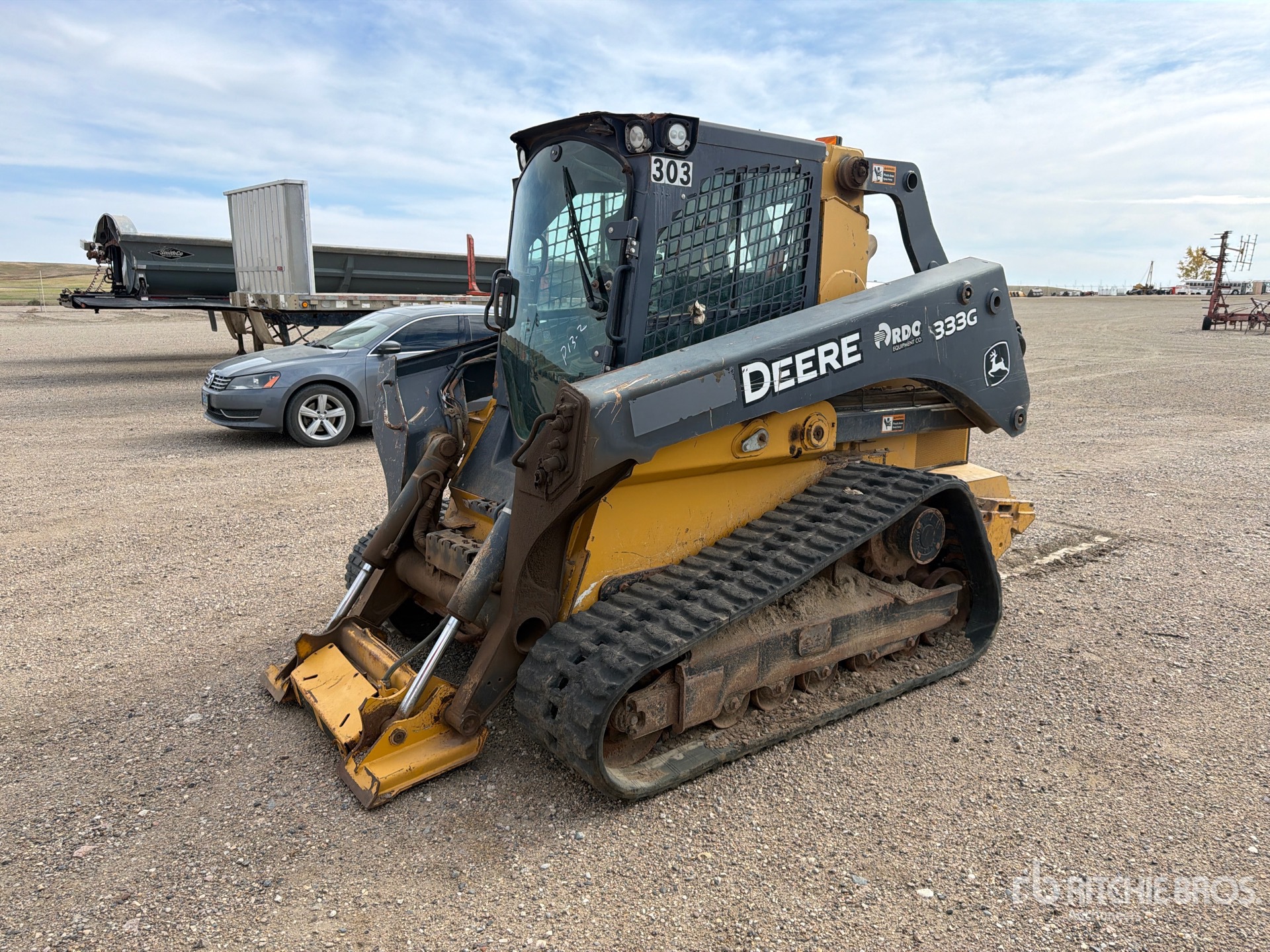 Photo of John Deere 333G