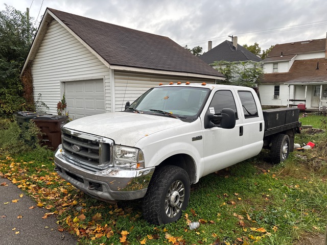 2006 Ford F-350 XL 4x4 Crew Cab Flatbed Truck