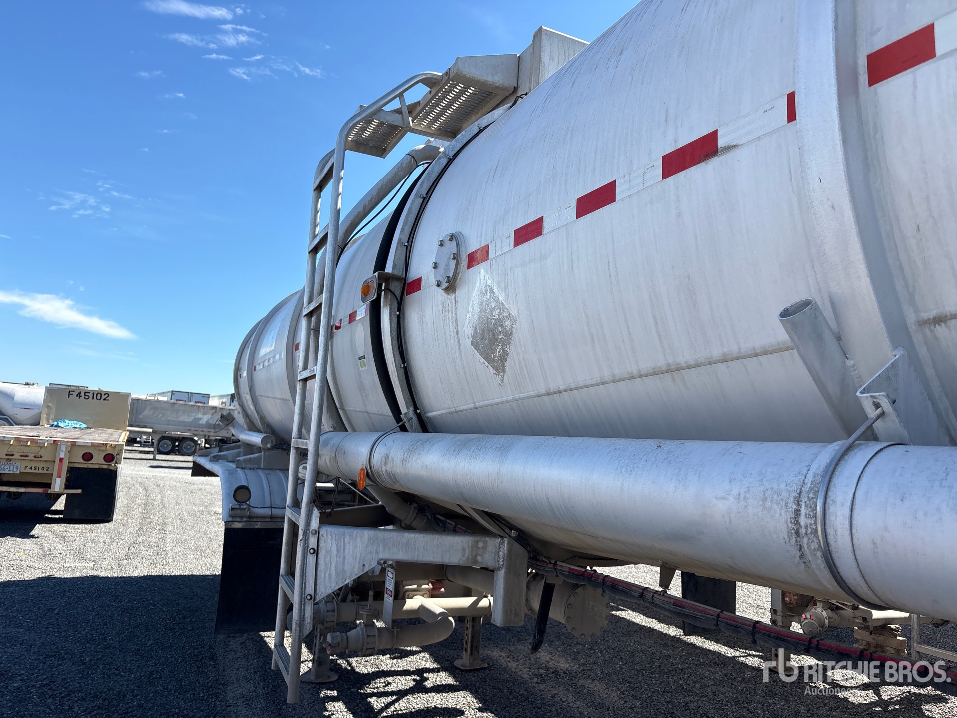2012 Polar 8400 GAL T/A