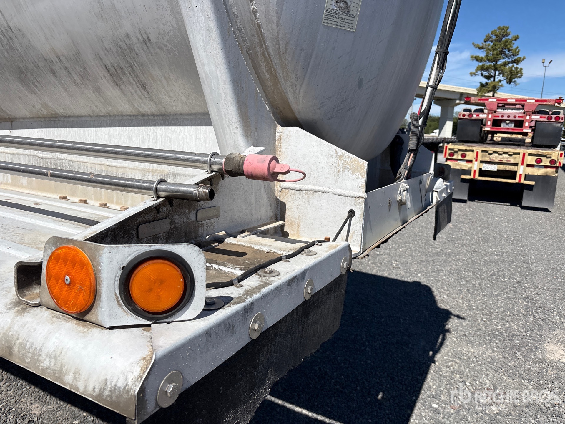 2012 Polar 8400 GAL T/A
