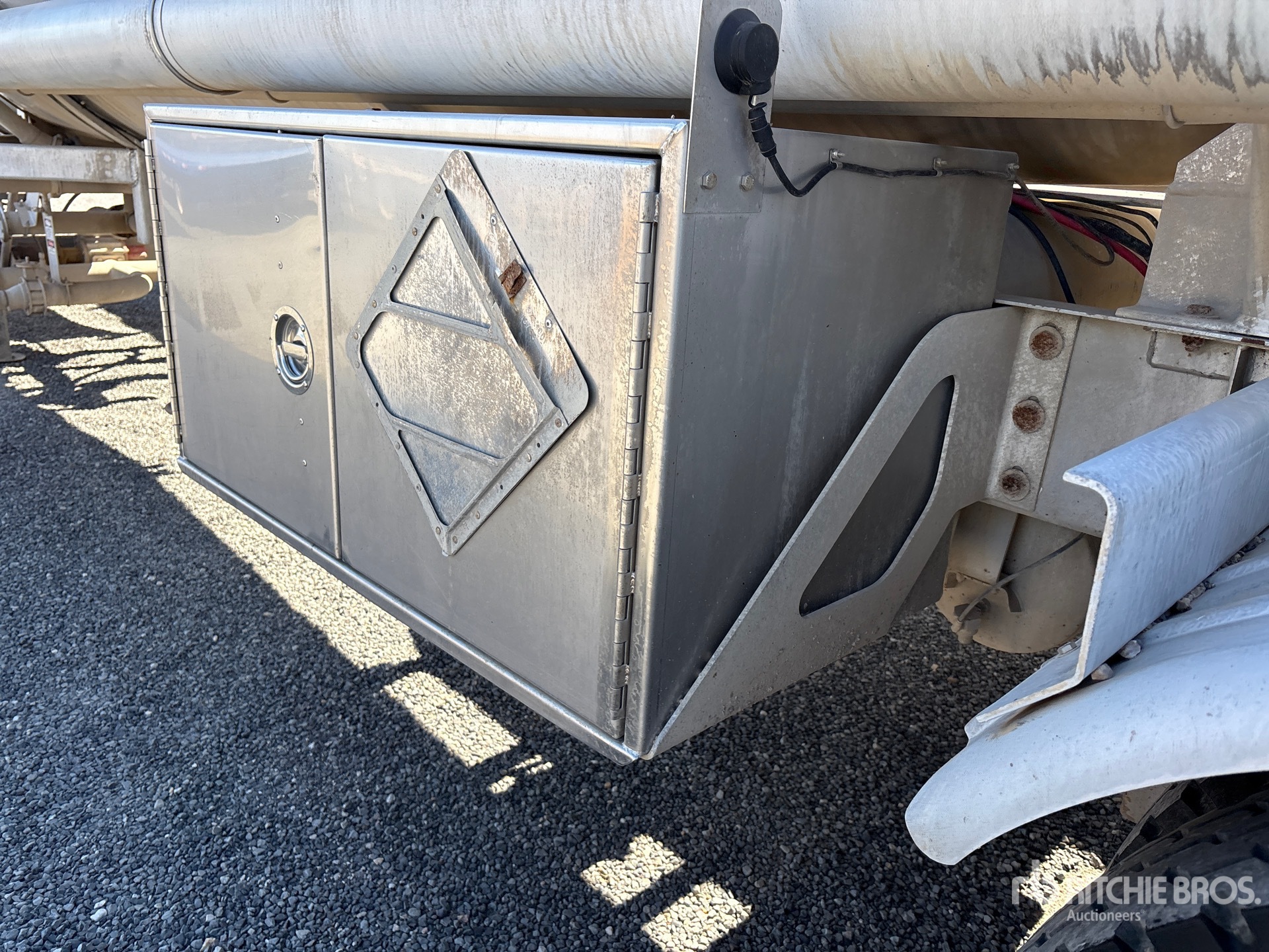2012 Polar 8400 GAL T/A
