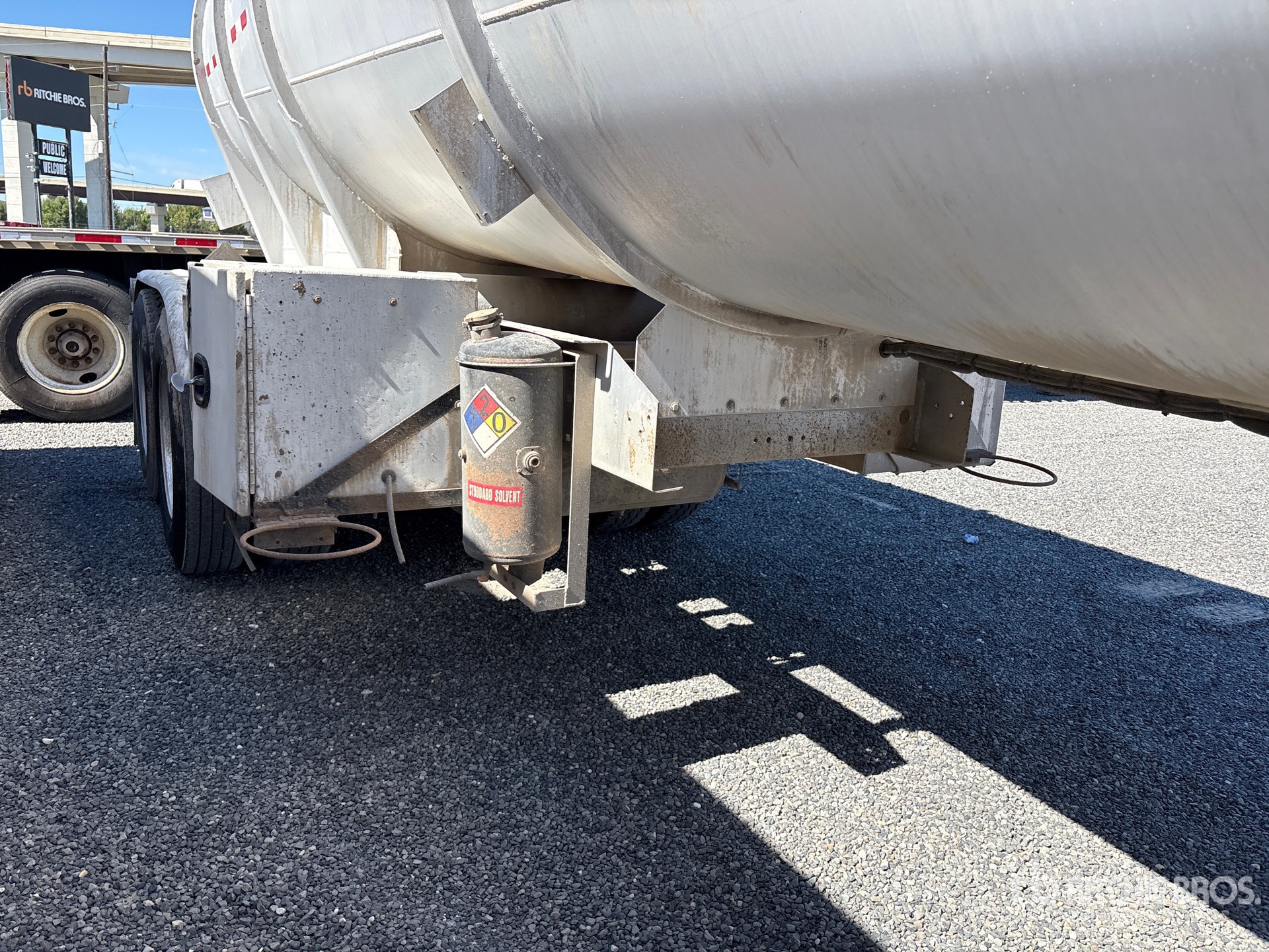 2012 Polar 8400 GAL T/A