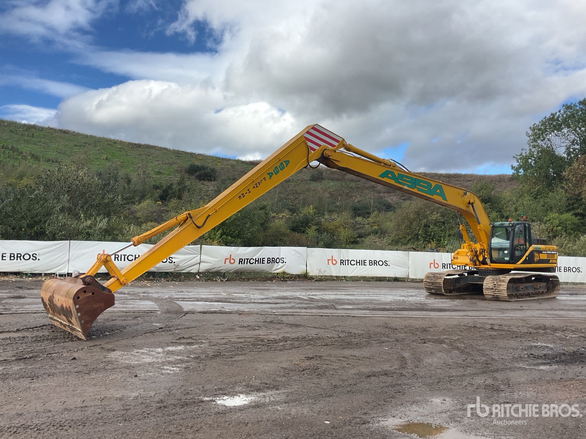 2000 JCB JS330