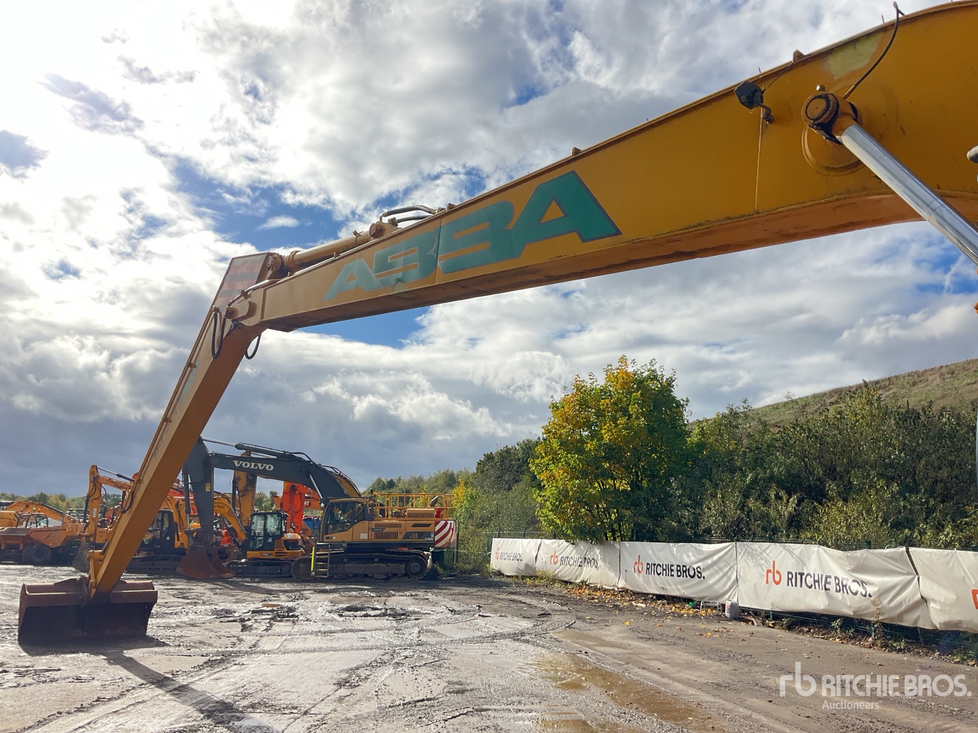 2000 JCB JS330