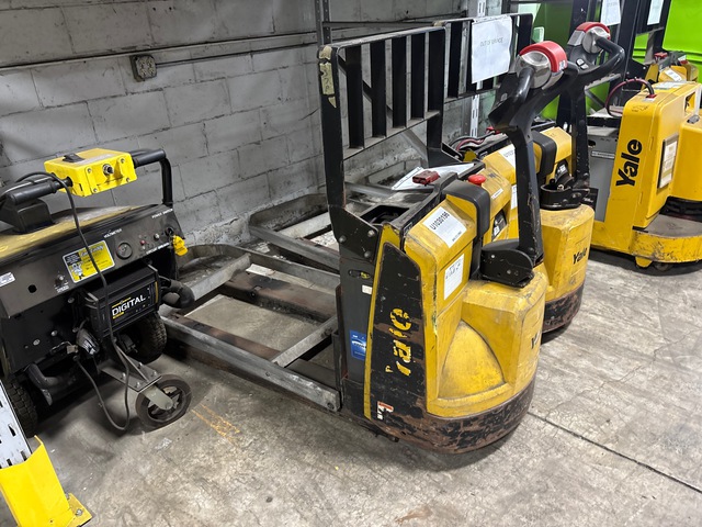2016 Yale MPB045VGN24T2748 4510 lb Electric Pallet Jack