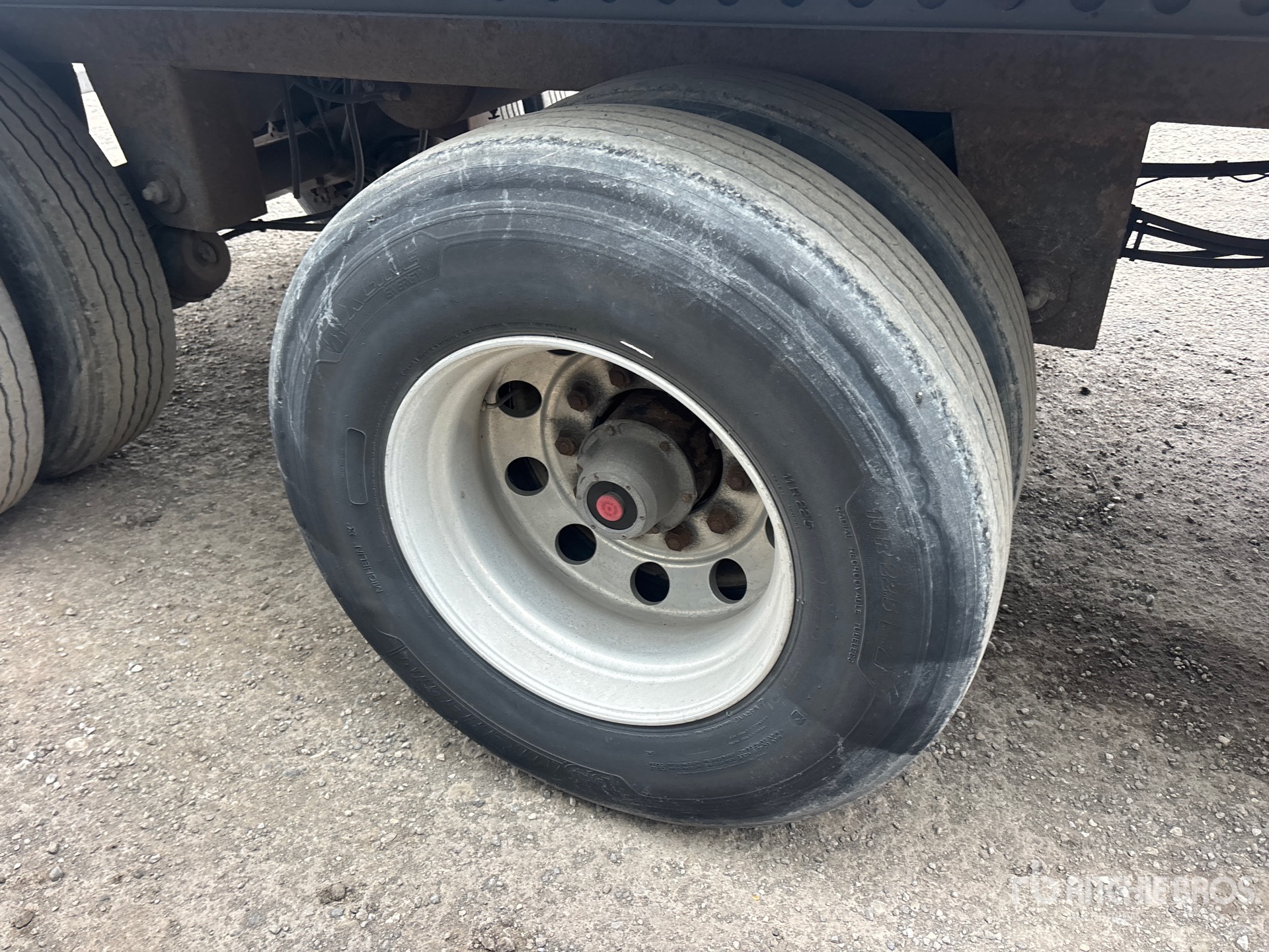 2016 Hyundai 53 FT X 102 IN TRI/A