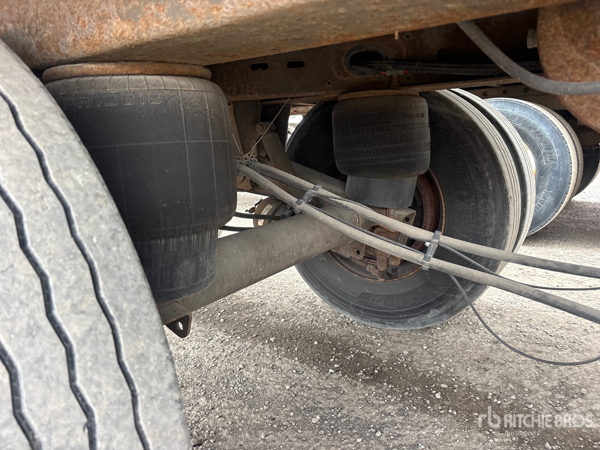 2016 Hyundai 53 FT X 102 IN TRI/A