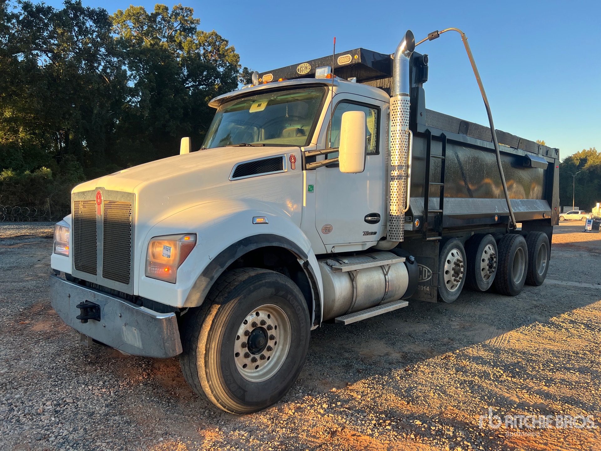 Photo of 2022 Kenworth T880