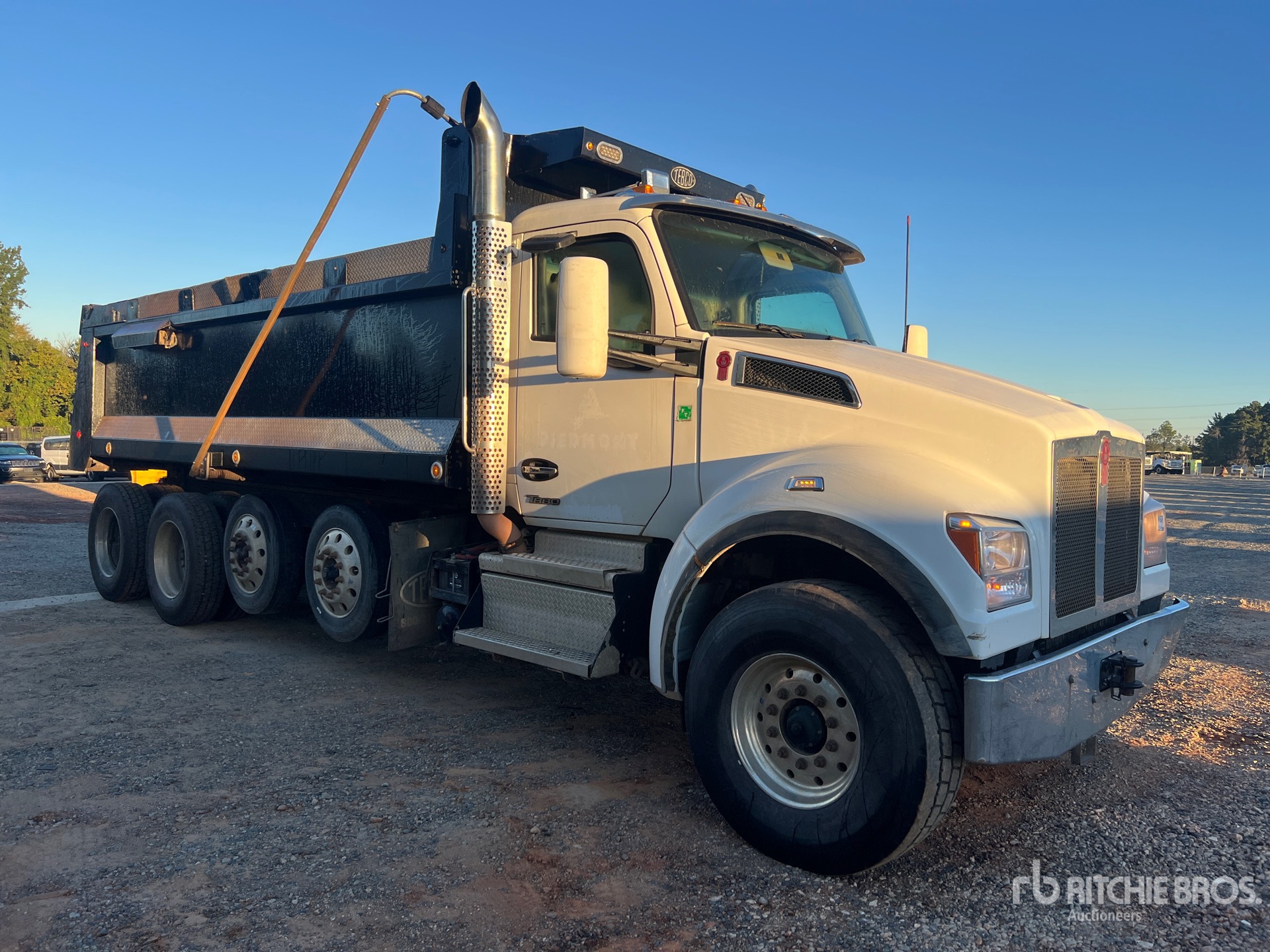2022 Kenworth T880
