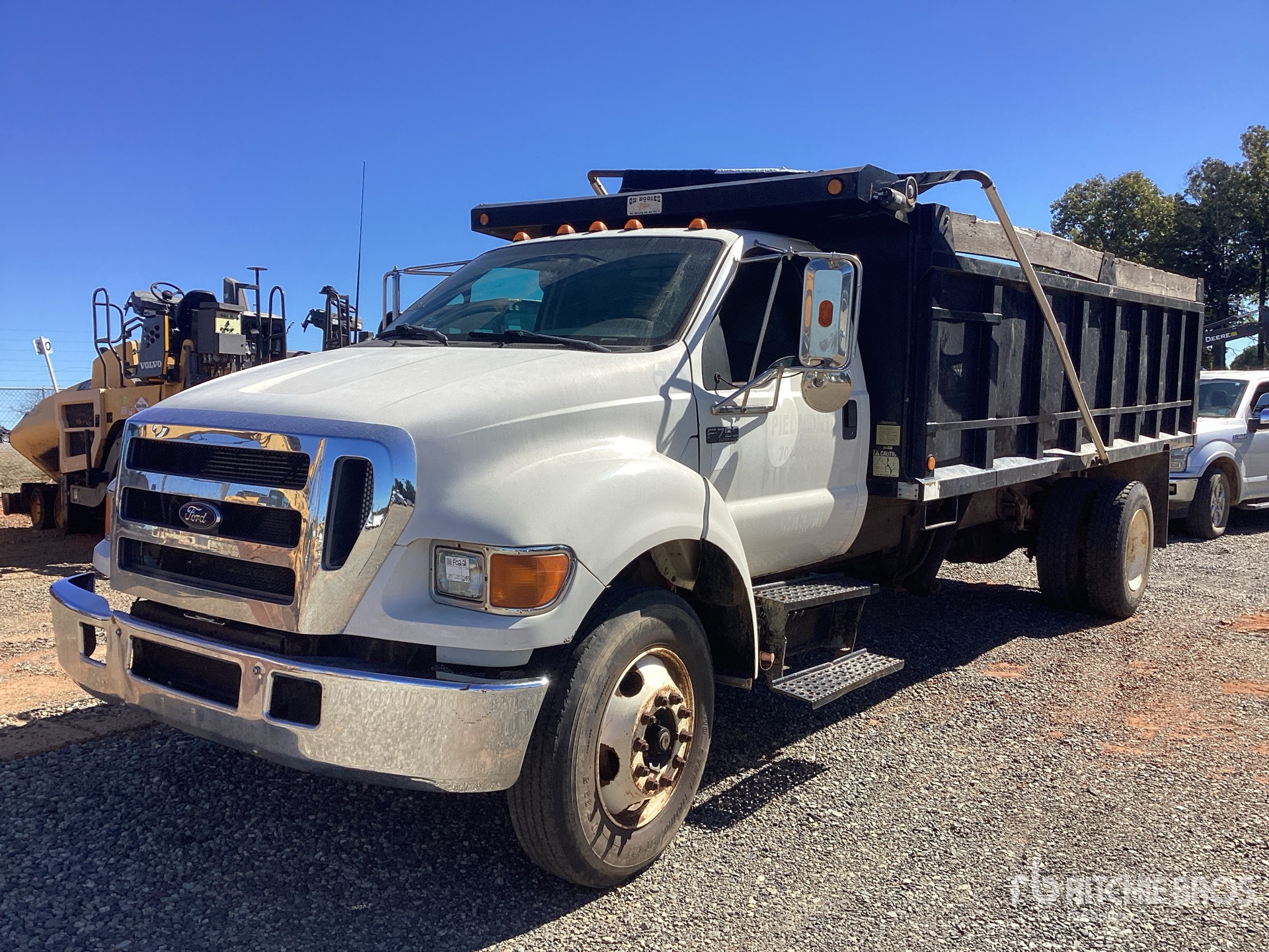 Photo of 2006 Ford F-750