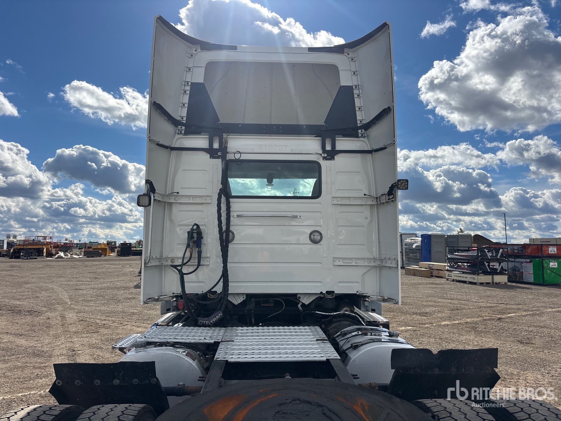2020 Volvo VNR