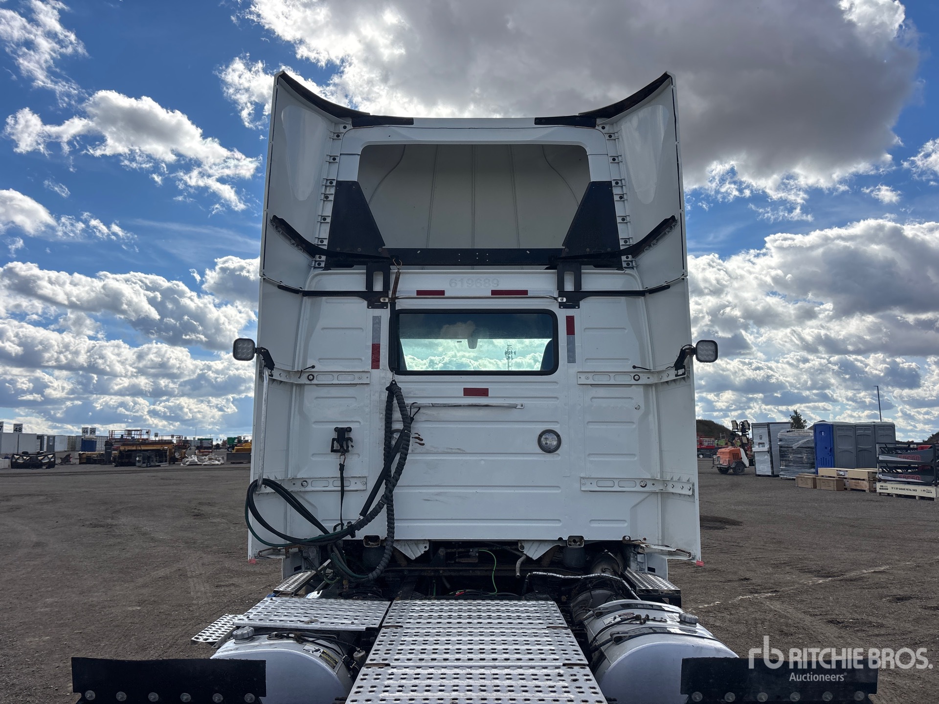 2020 Volvo VNR