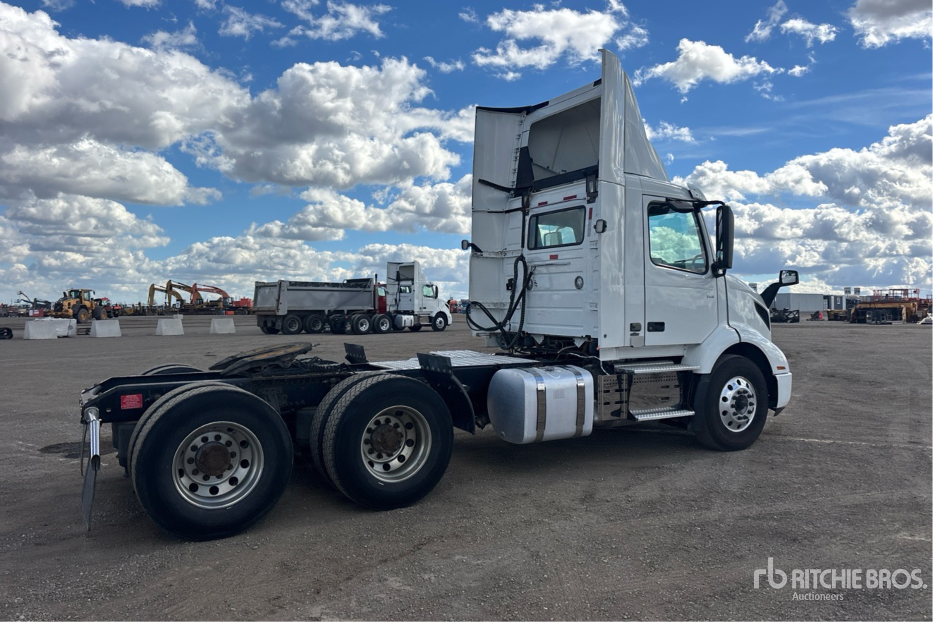 2020 Volvo VNR